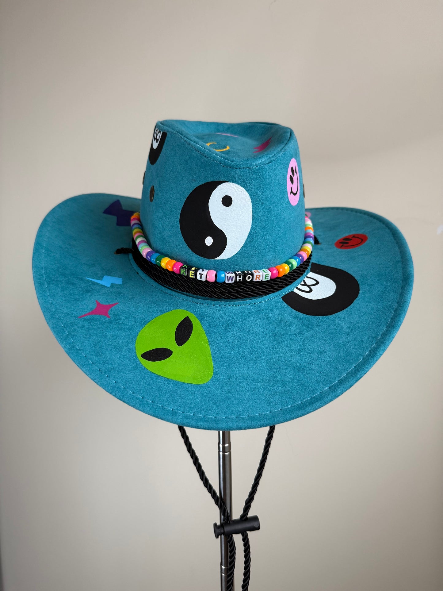aaaK3T WH0R3’ Festival Hat