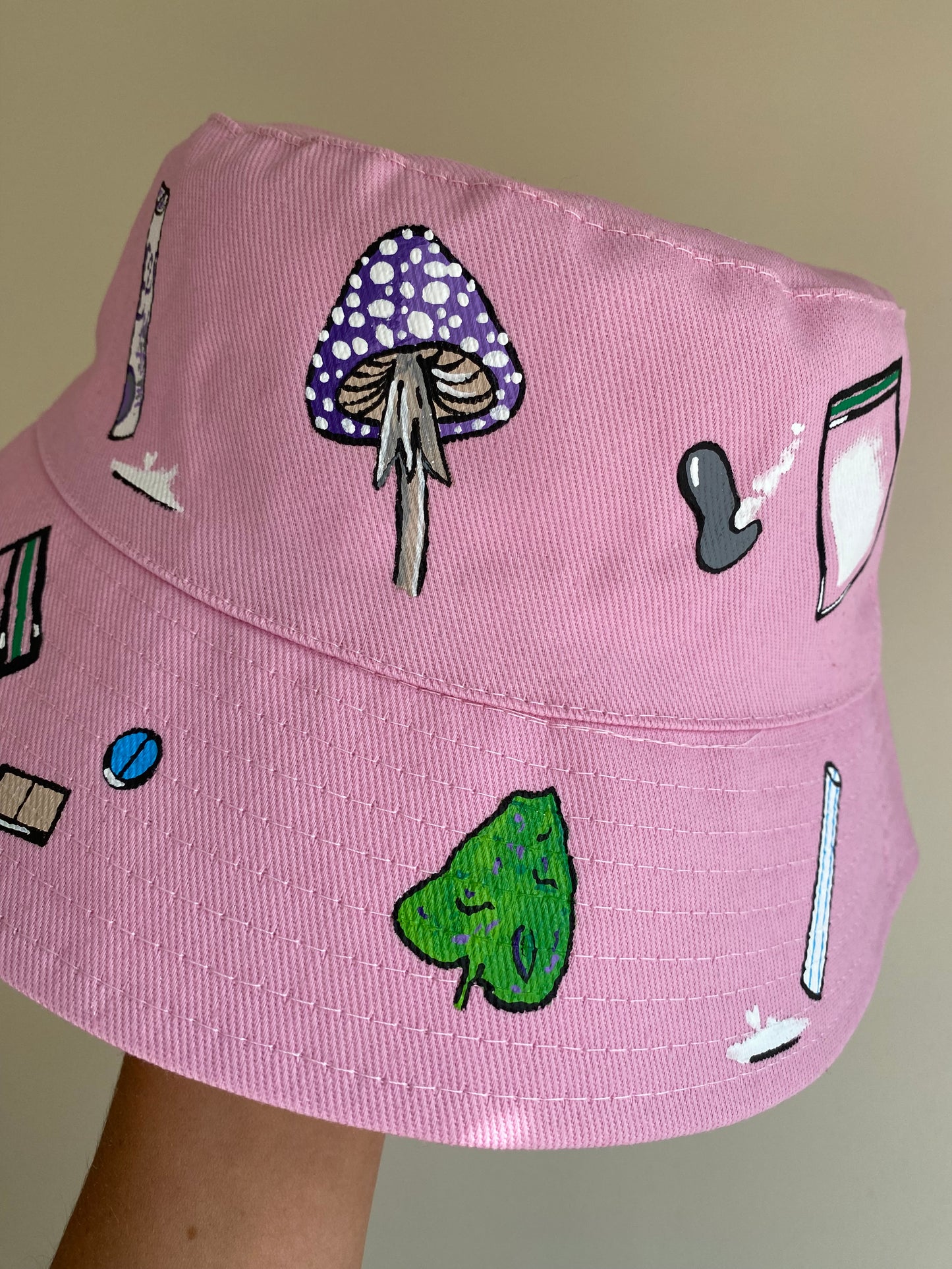 zKWH0RE’ bucket hat