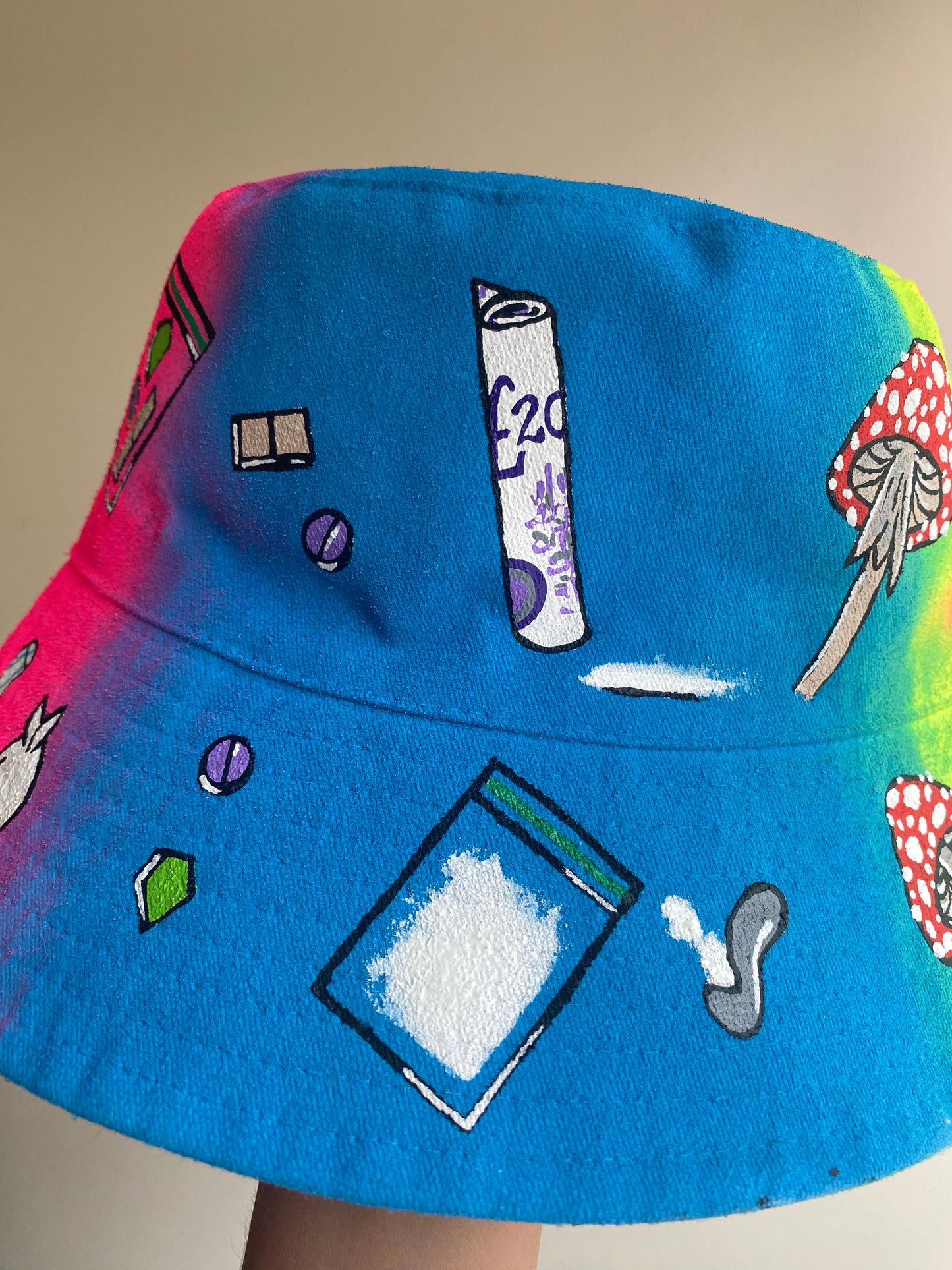 ‘zCWH0RE’ bucket hat