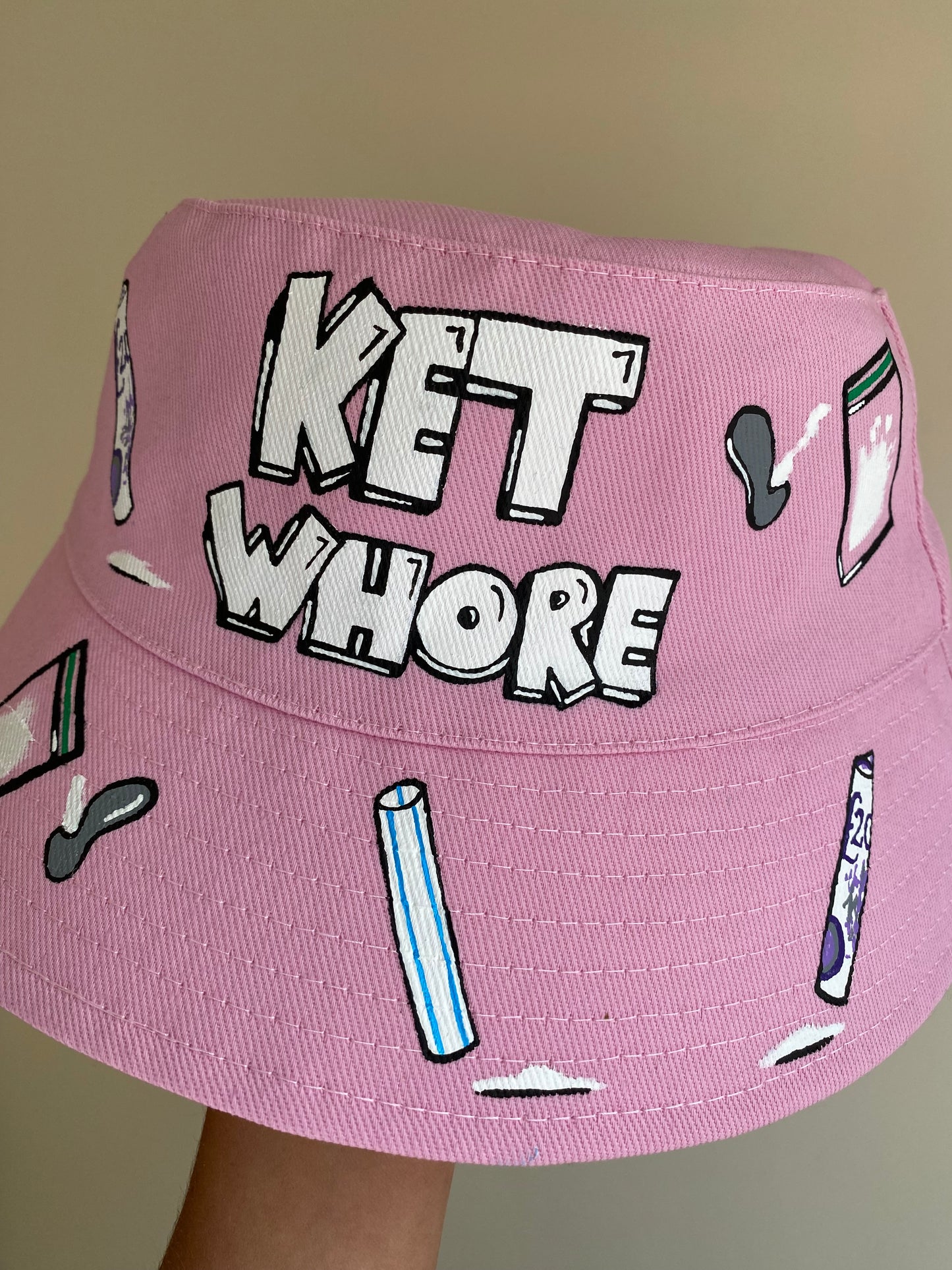zKWH0RE’ bucket hat