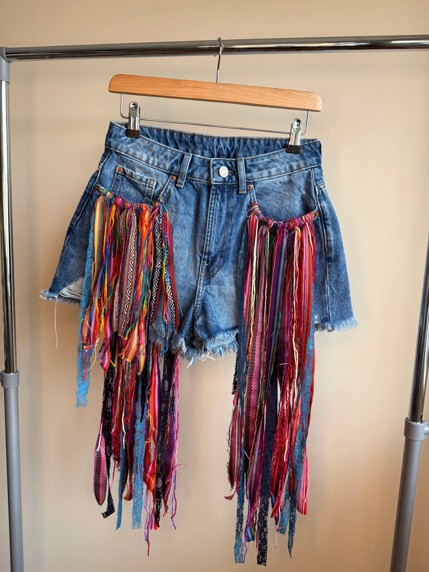 aaaTASSELBoho’ denim shorts