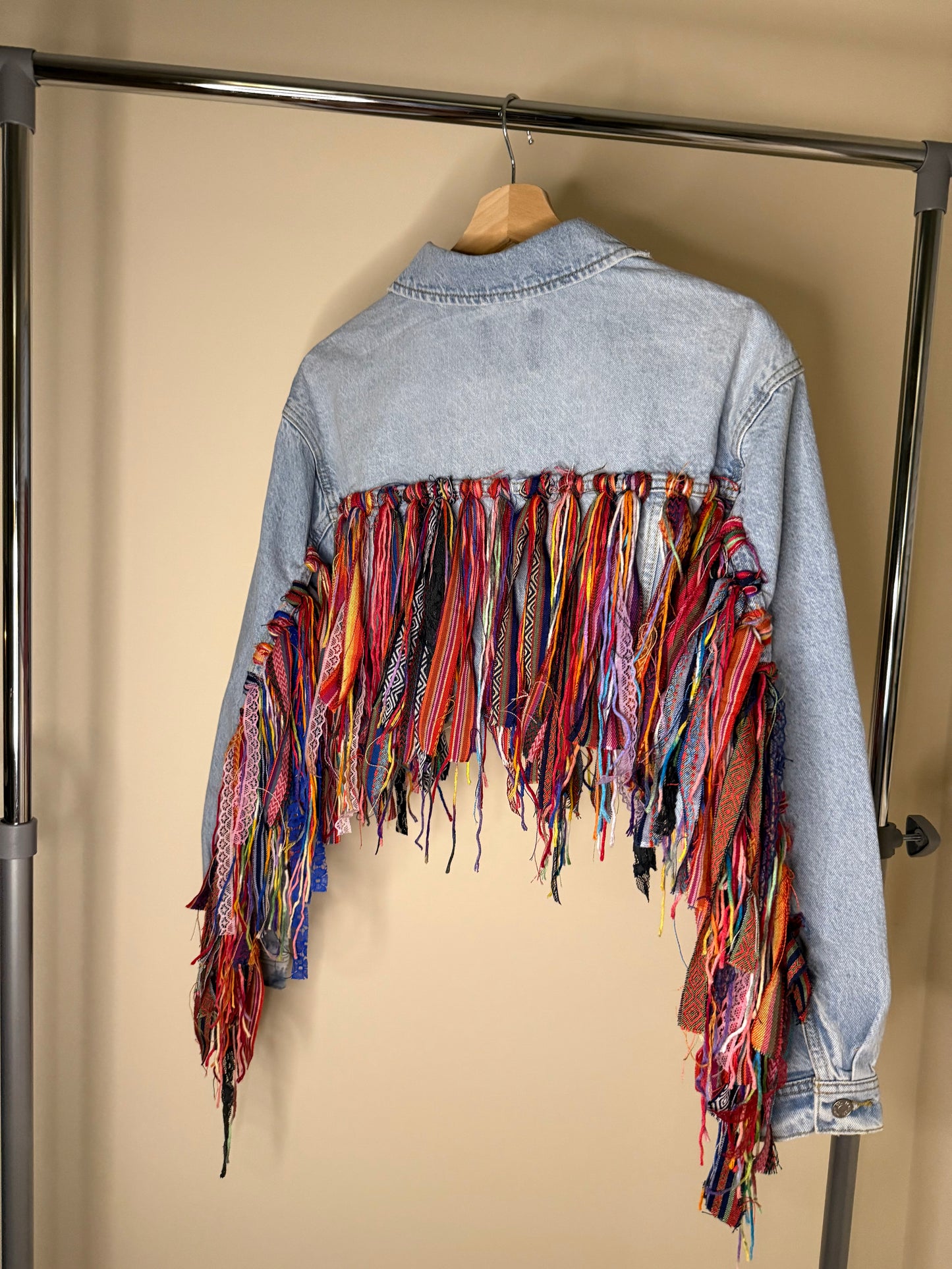 aaaTASSELBoho’ cropped denim jacket
