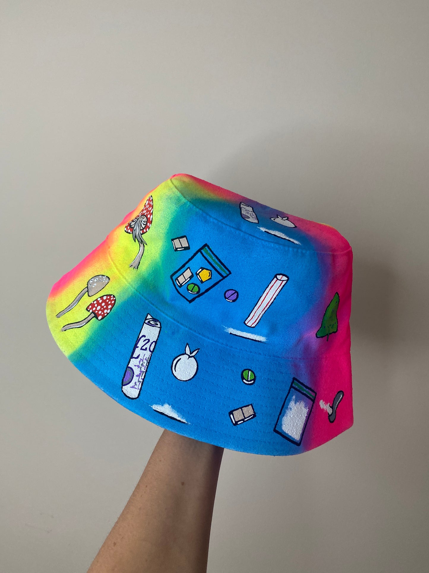 ‘zCWH0RE’ bucket hat