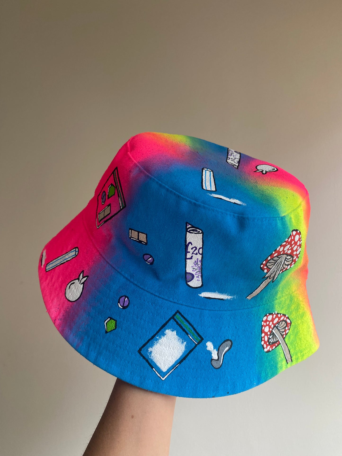 ‘zCWH0RE’ bucket hat