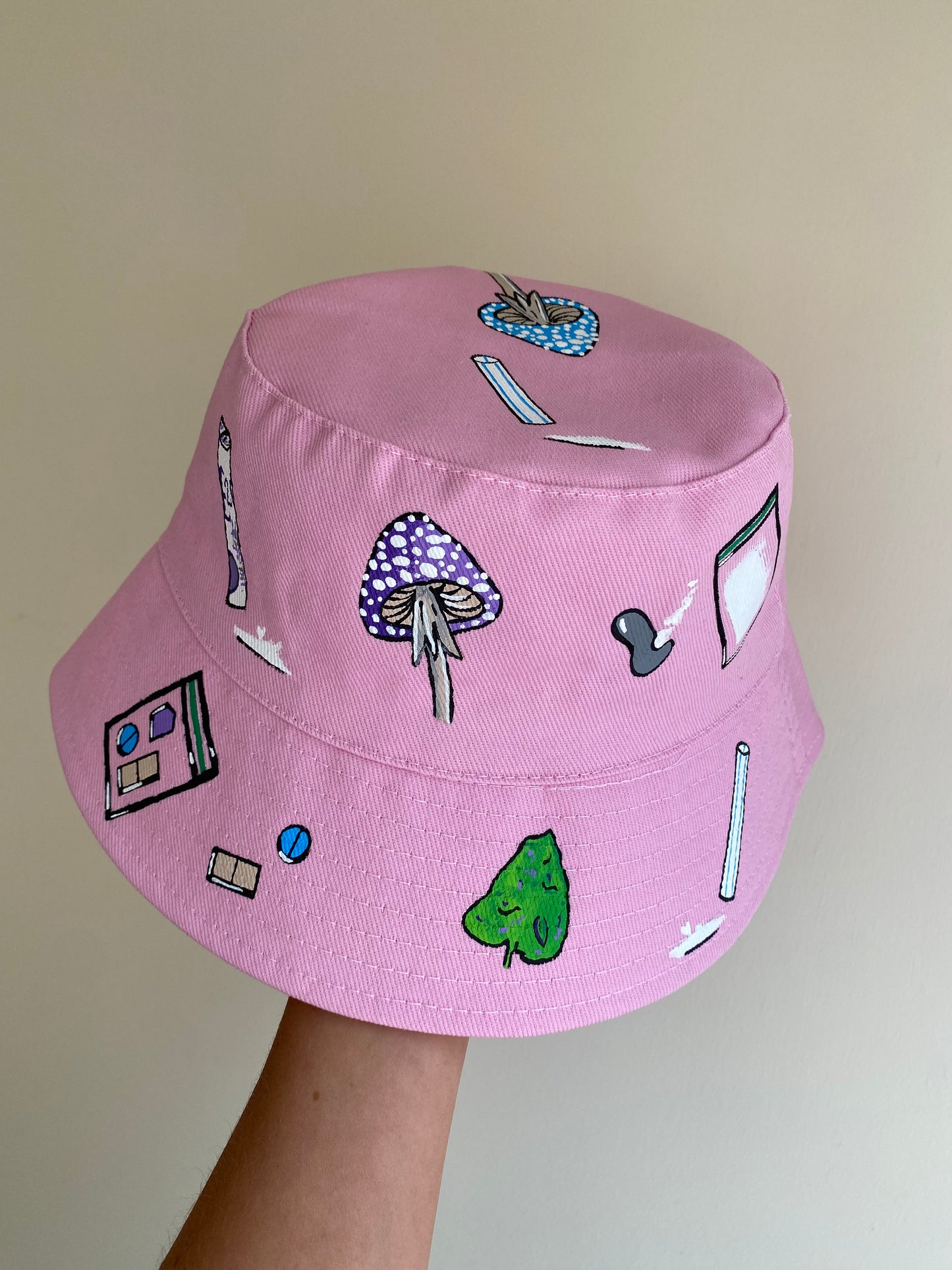 zKWH0RE’ bucket hat
