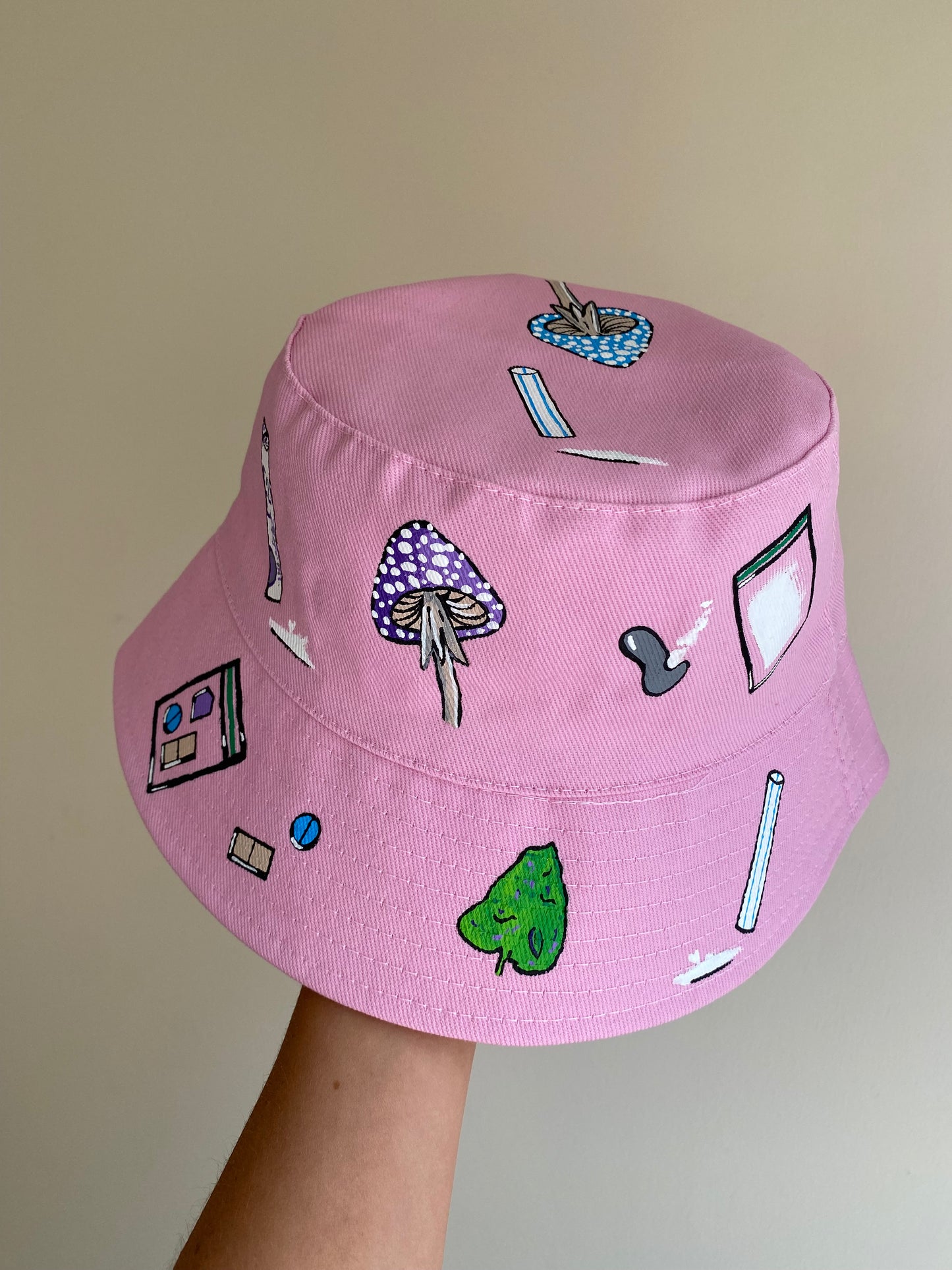 zKWH0RE’ bucket hat