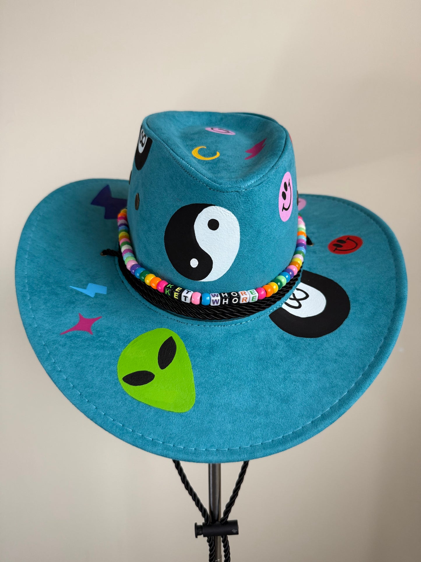 aaaK3T WH0R3’ Festival Hat