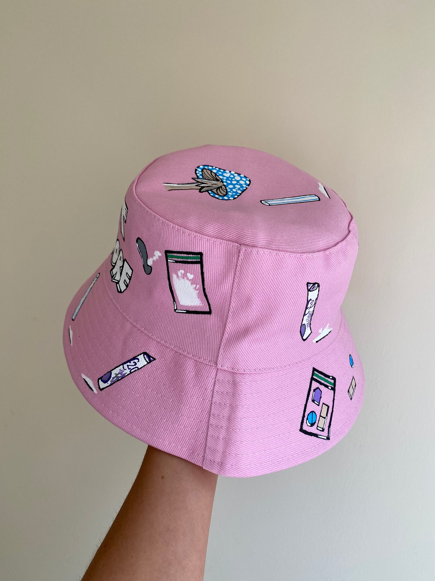 zKWH0RE’ bucket hat