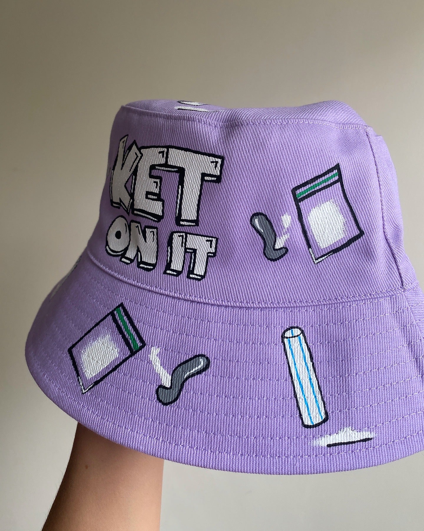 ‘zKETONIT’ bucket hat