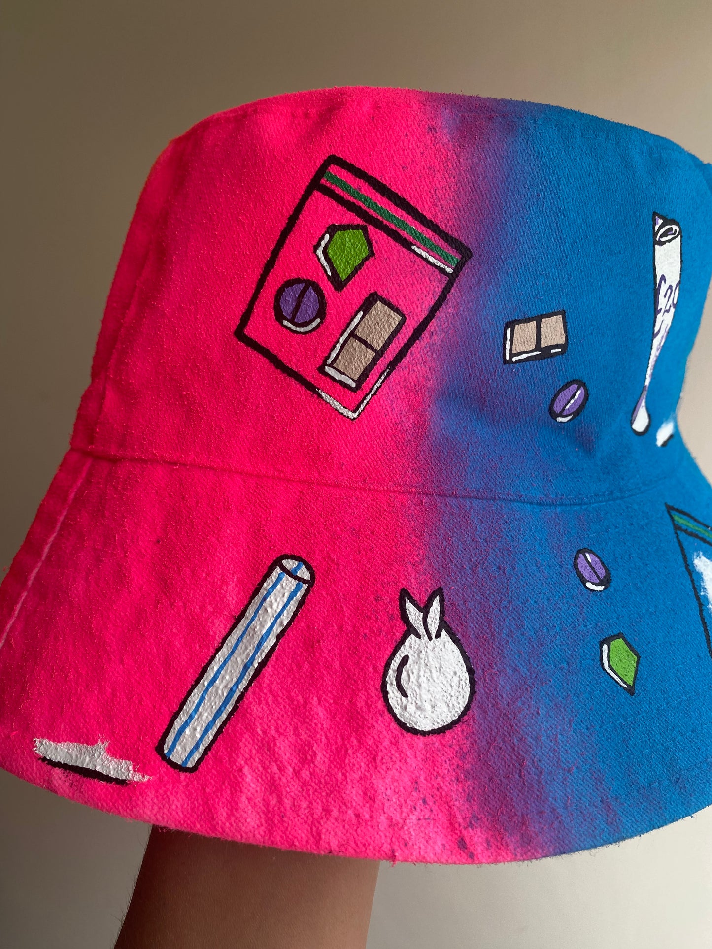 ‘zCWH0RE’ bucket hat
