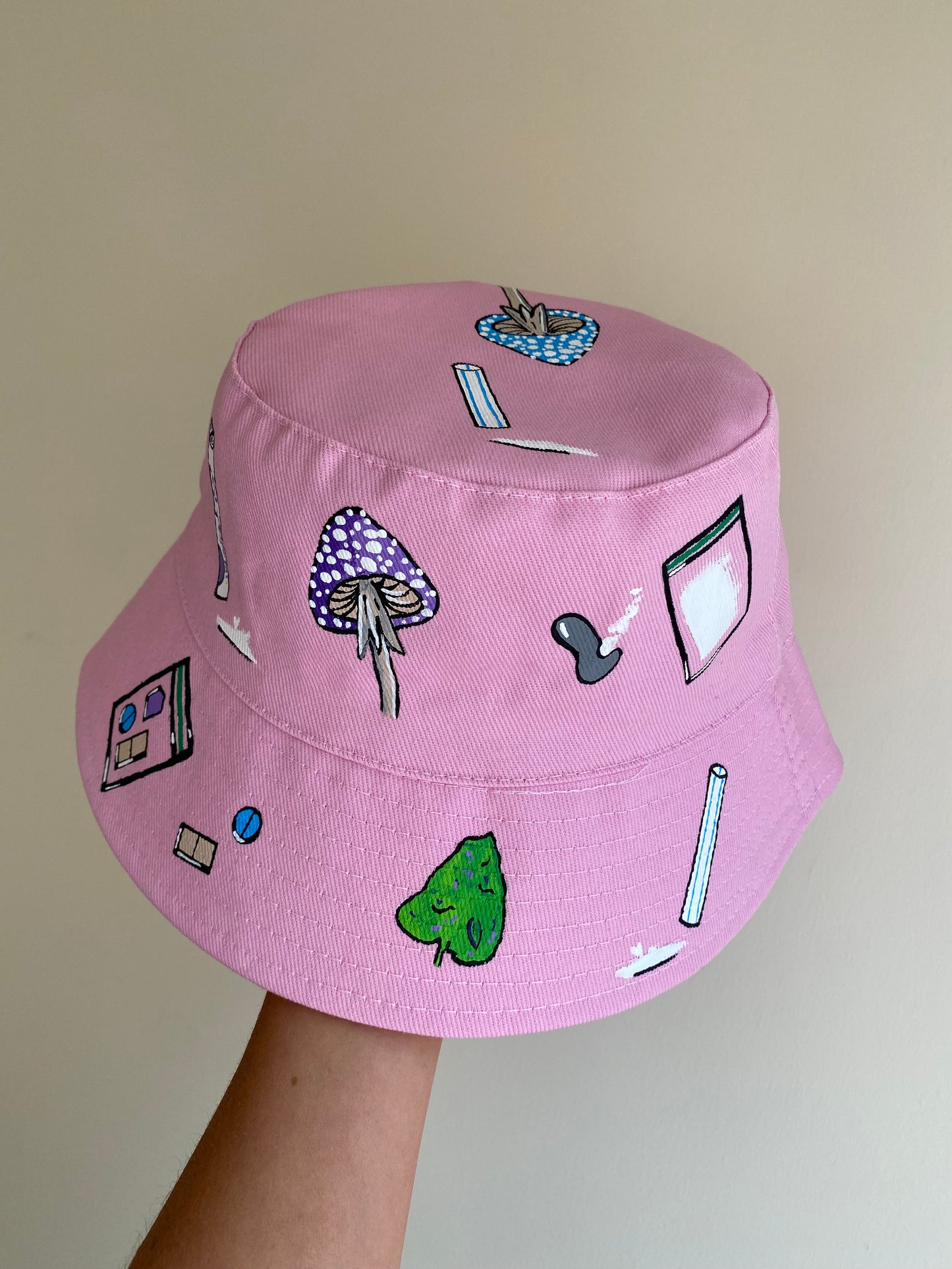 zKWH0RE’ bucket hat
