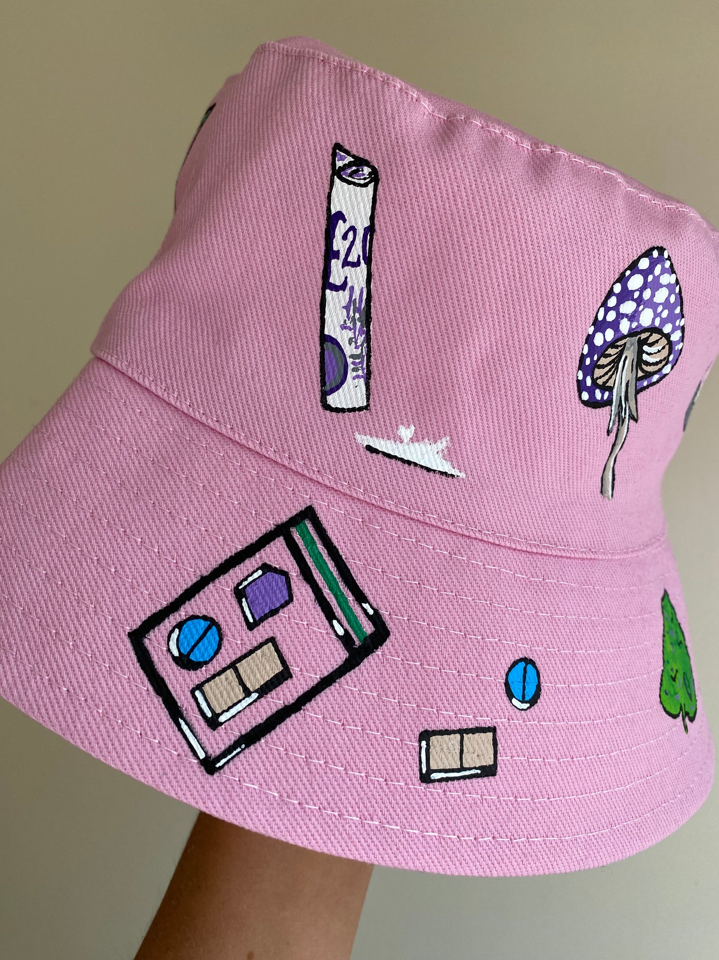 zKWH0RE’ bucket hat