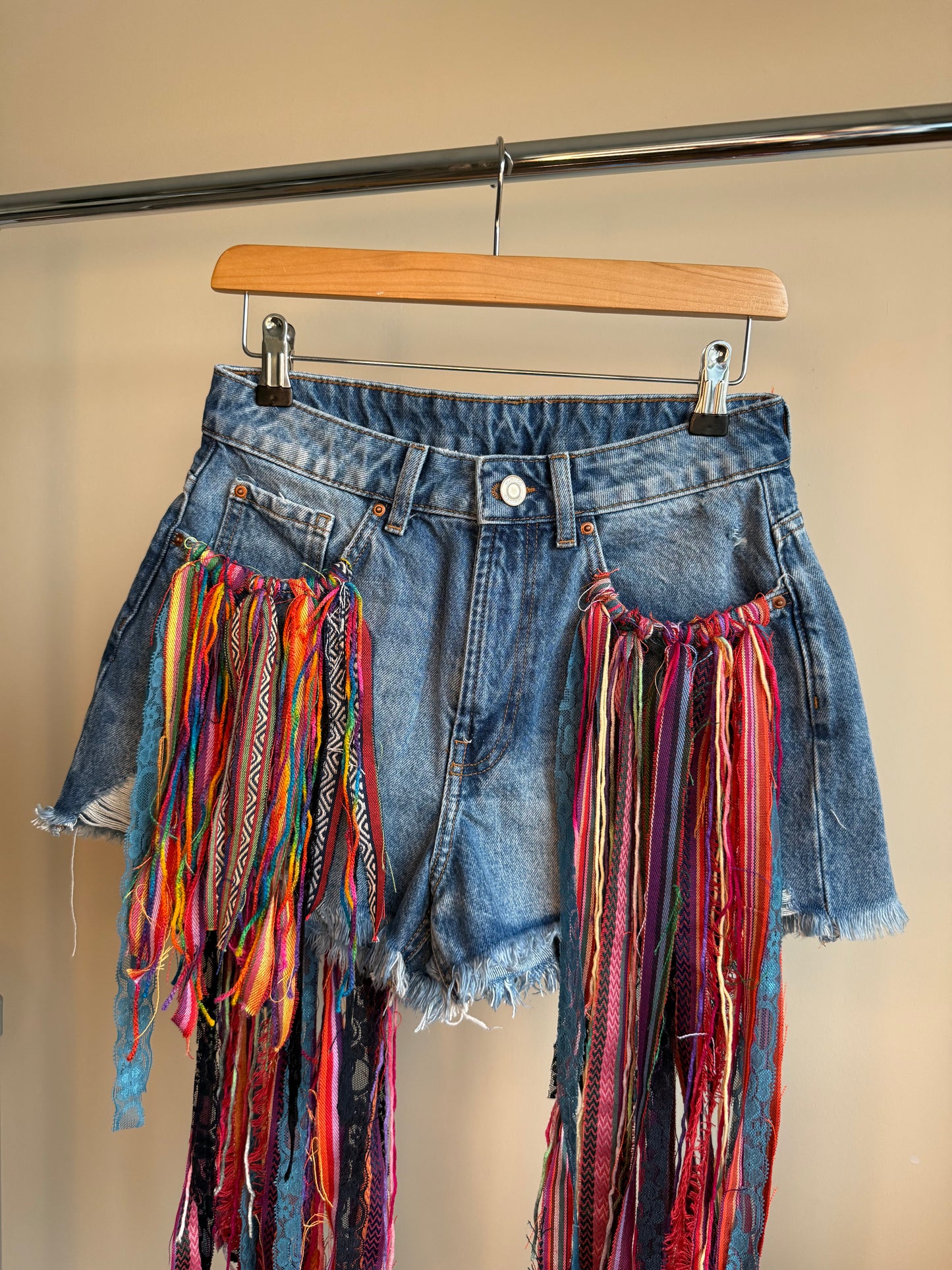 aaaTASSELBoho’ denim shorts
