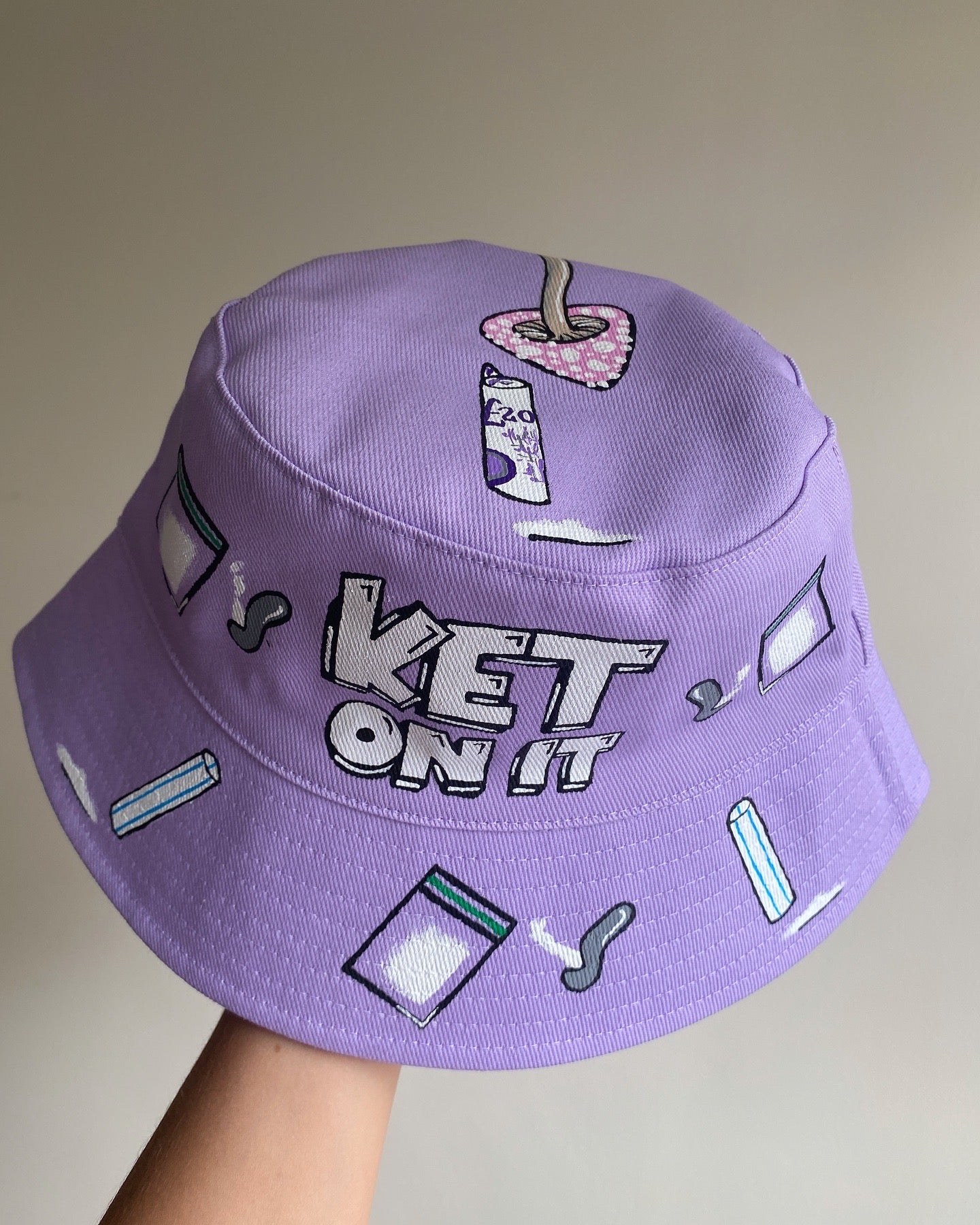 ‘zKETONIT’ bucket hat