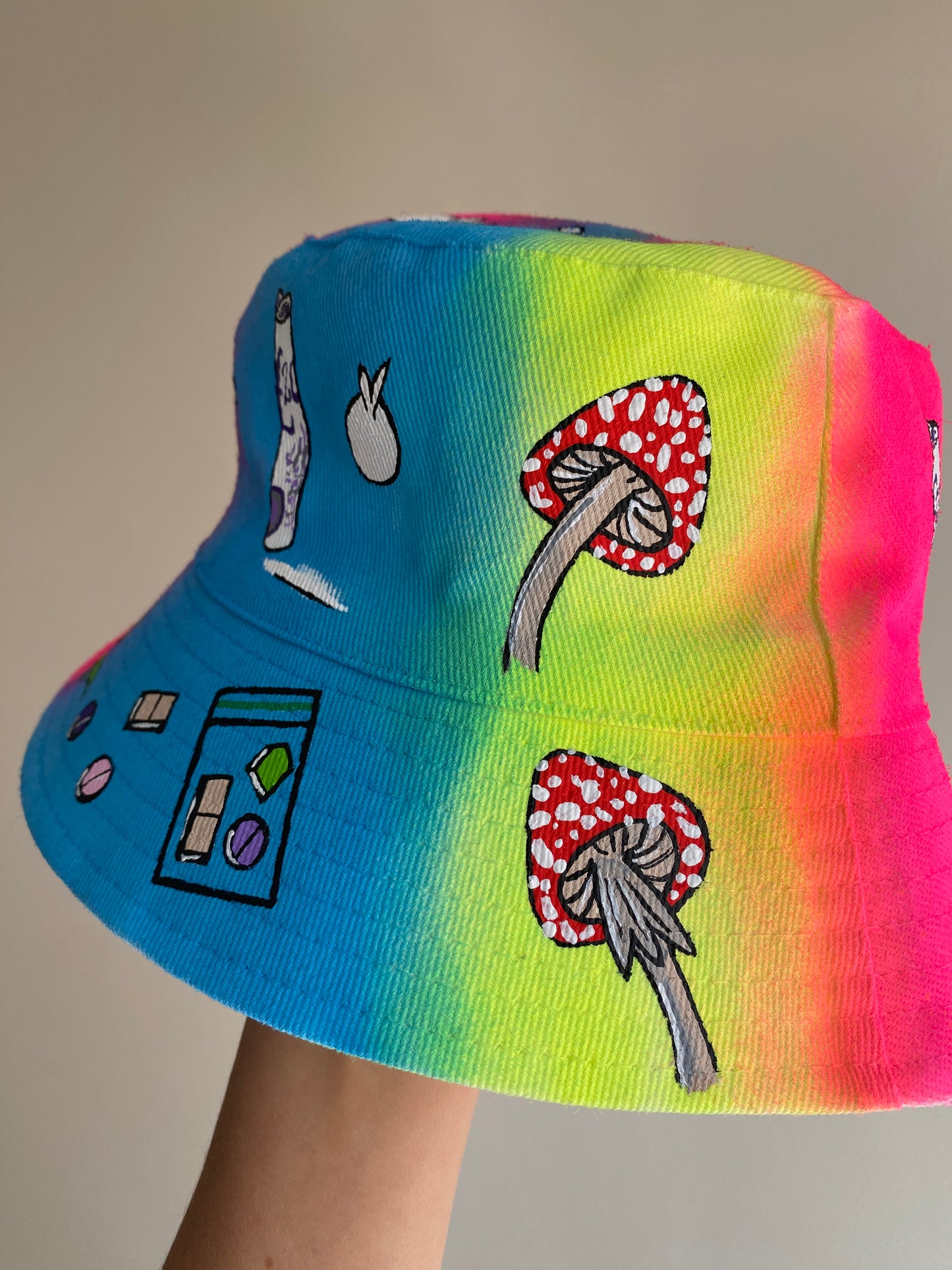 ‘zCWH0RE’ bucket hat