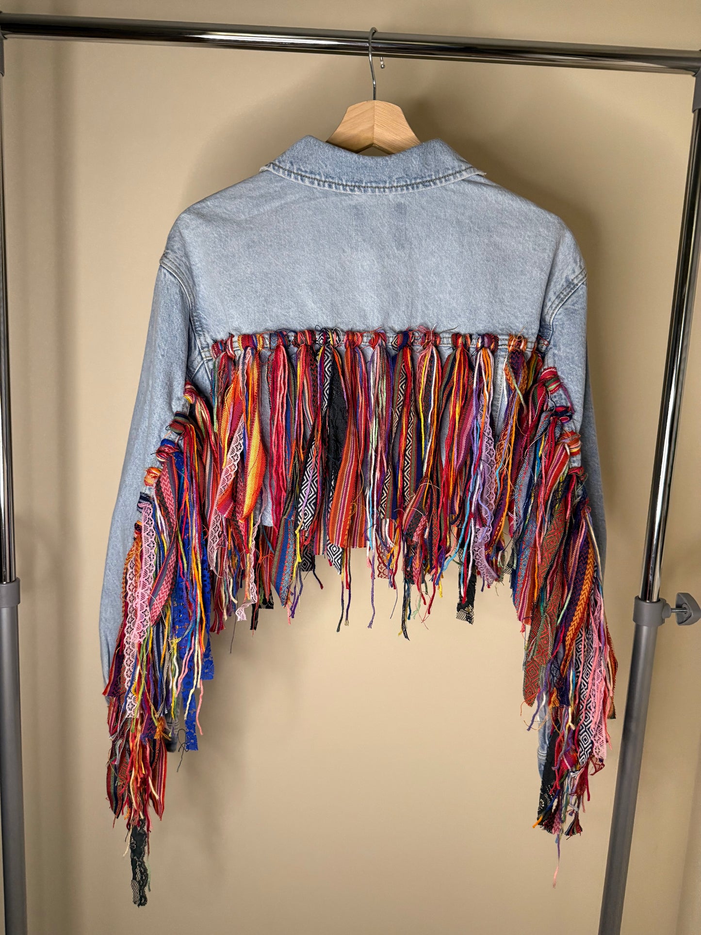 aaaTASSELBoho’ cropped denim jacket