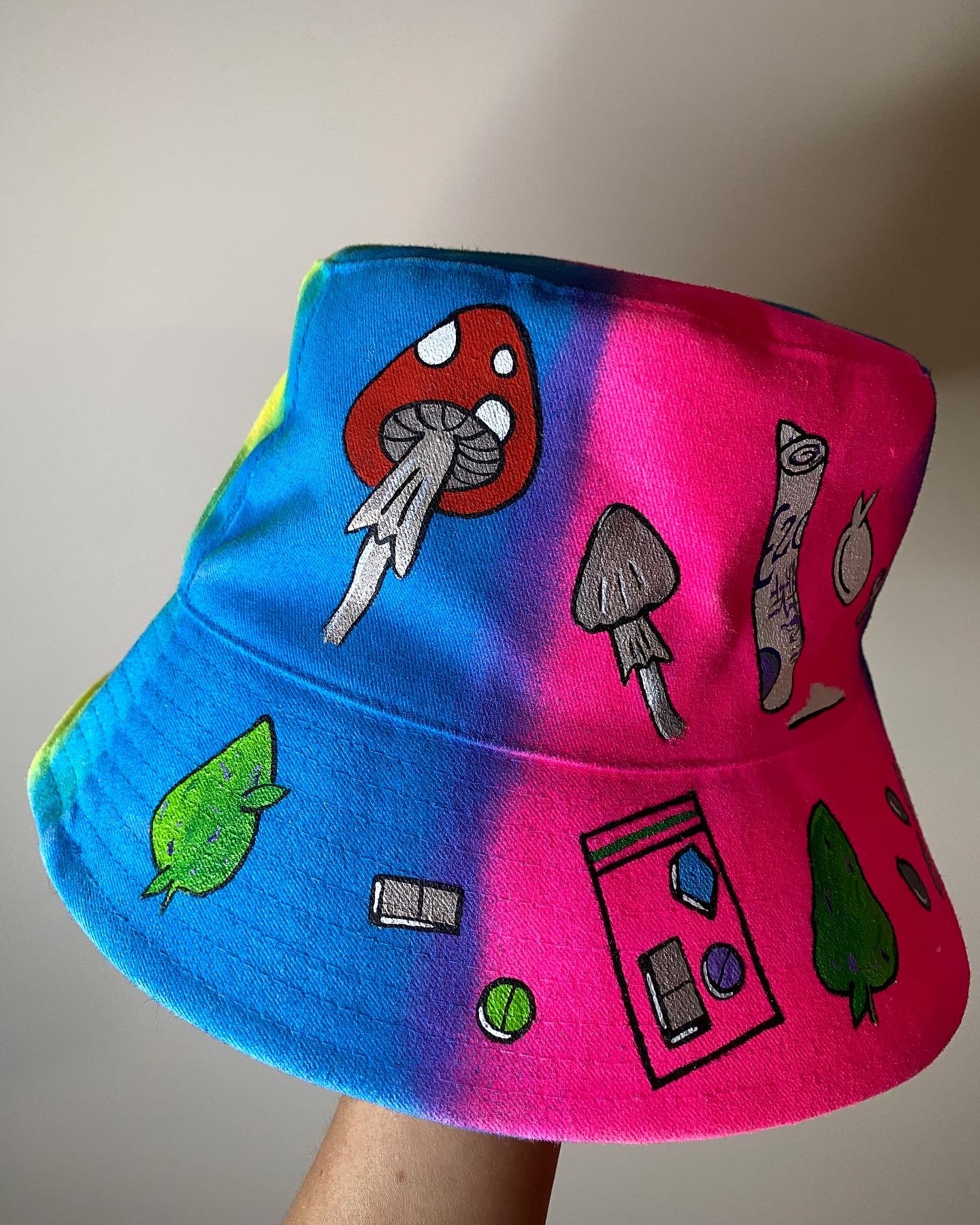 ‘zKETAM1NE’ bucket hat