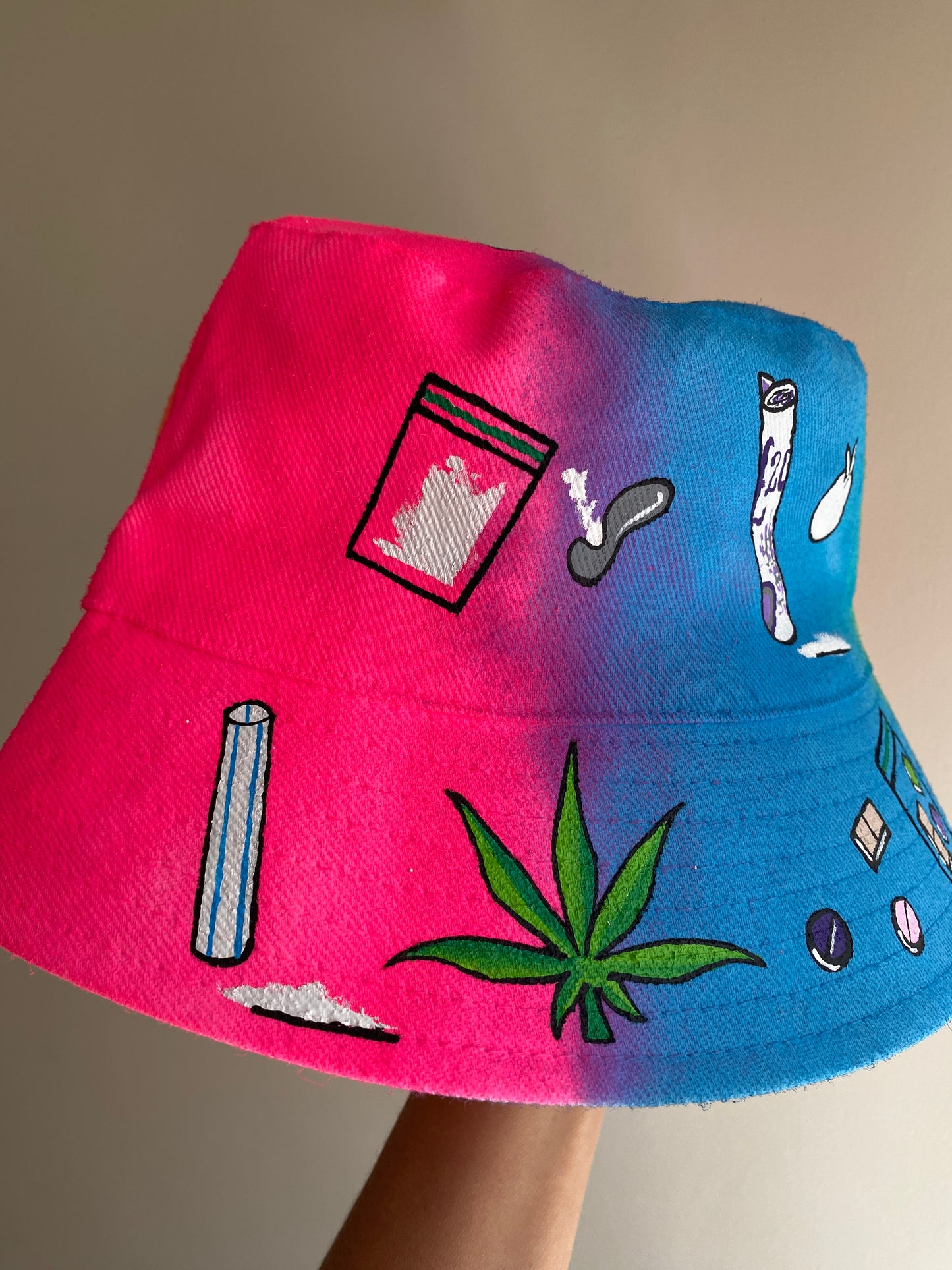 ‘zCWH0RE’ bucket hat