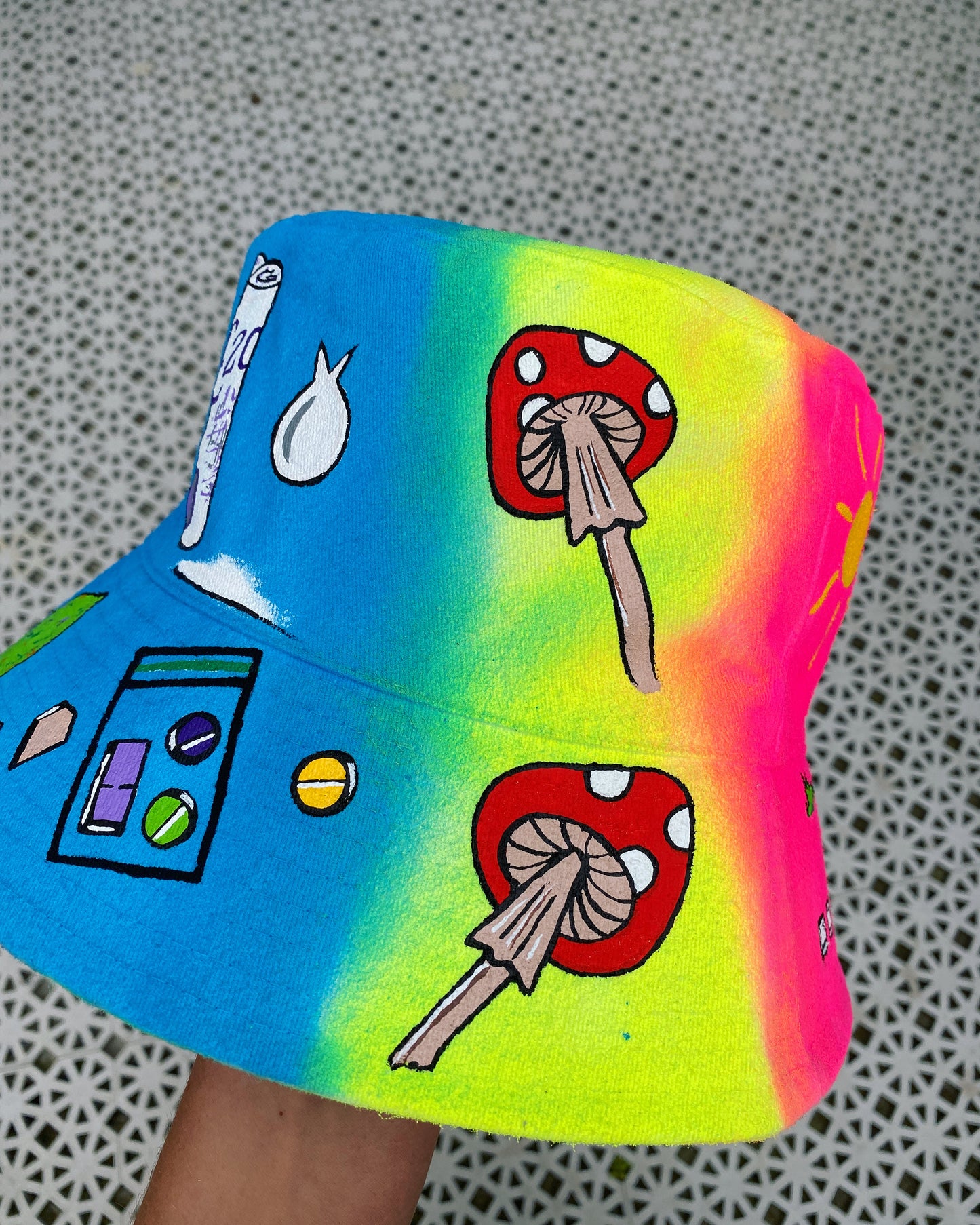 ‘zKETAM1NE’ bucket hat