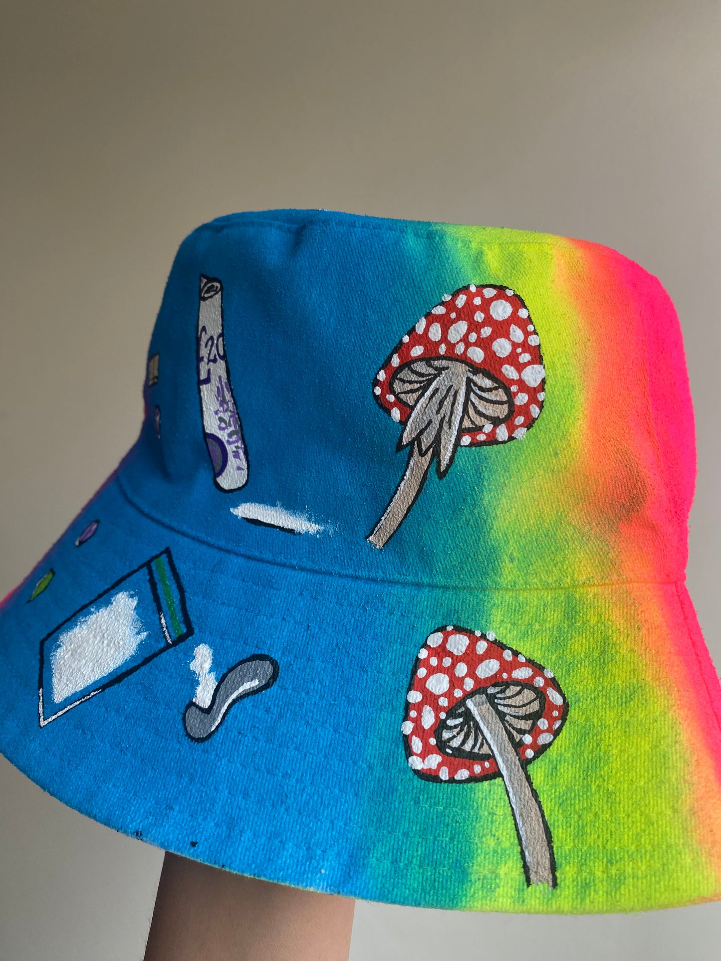 ‘zCWH0RE’ bucket hat