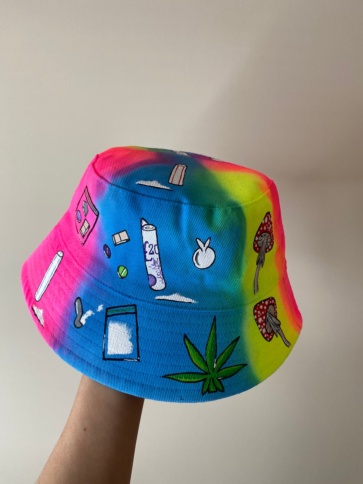 zCWH0RE’ bucket hat