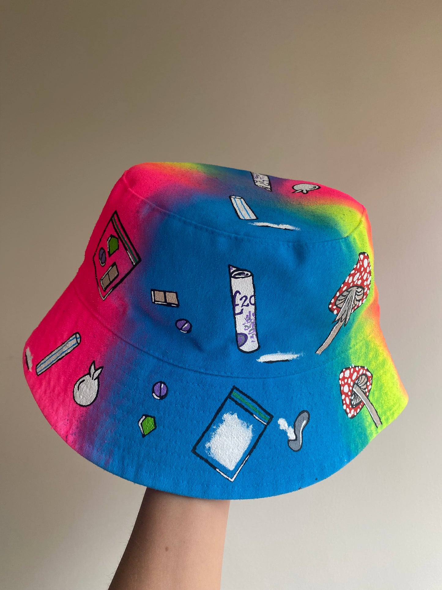 ‘zCWH0RE’ bucket hat