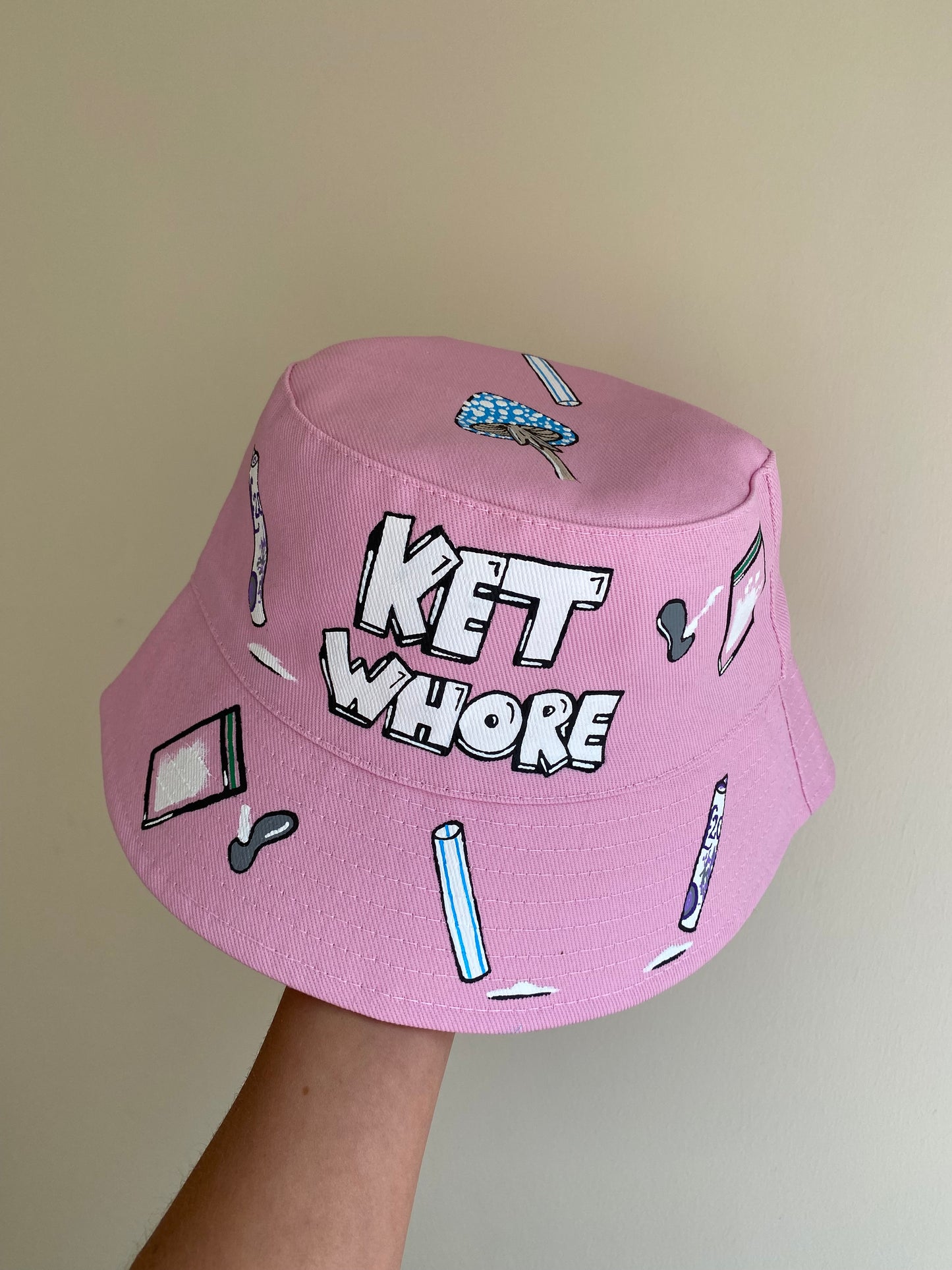 zKWH0RE’ bucket hat