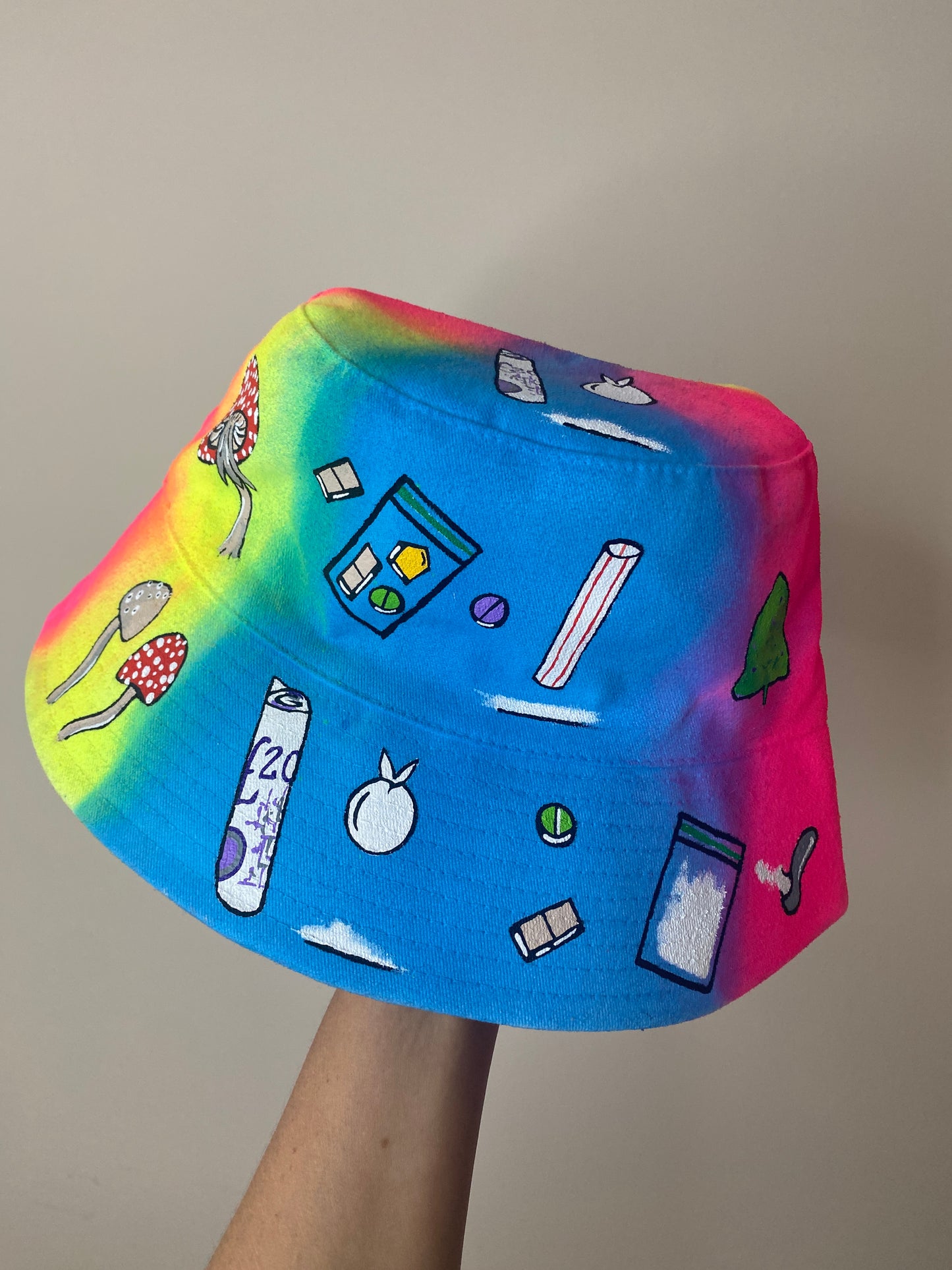 ‘zCWH0RE’ bucket hat