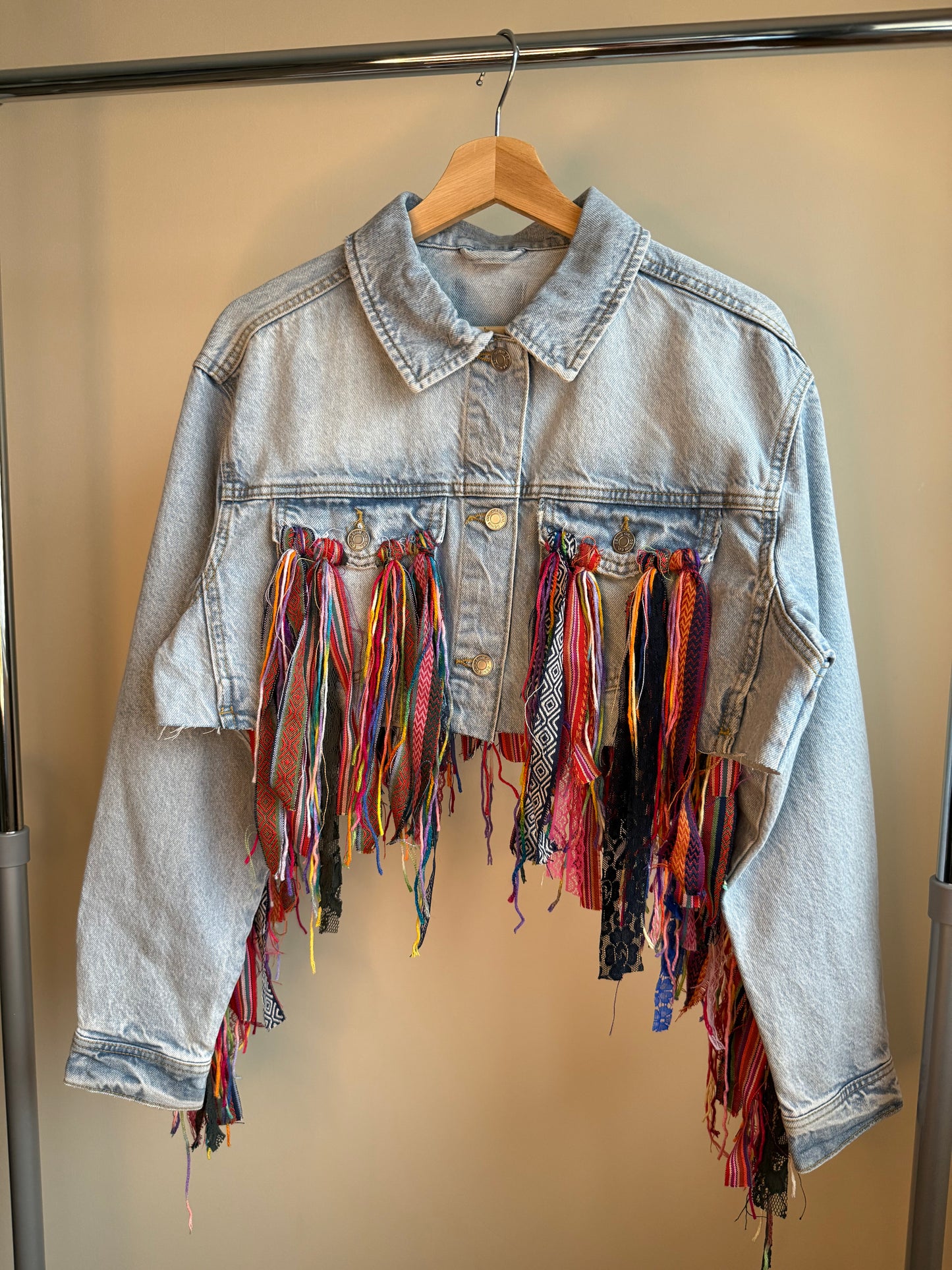 aaaTASSELBoho’ cropped denim jacket