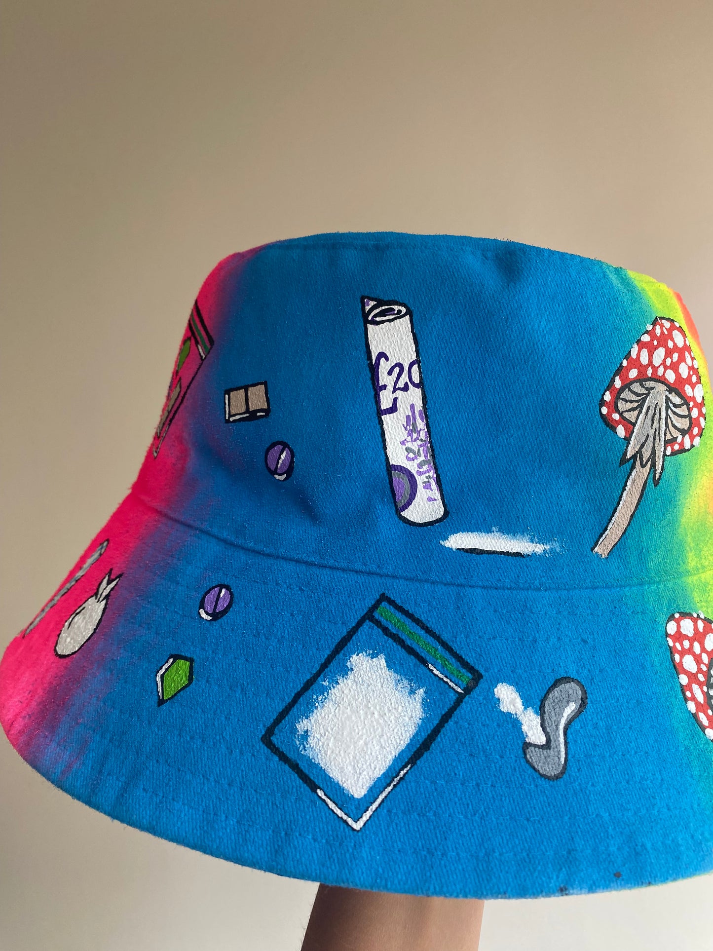 ‘zCWH0RE’ bucket hat