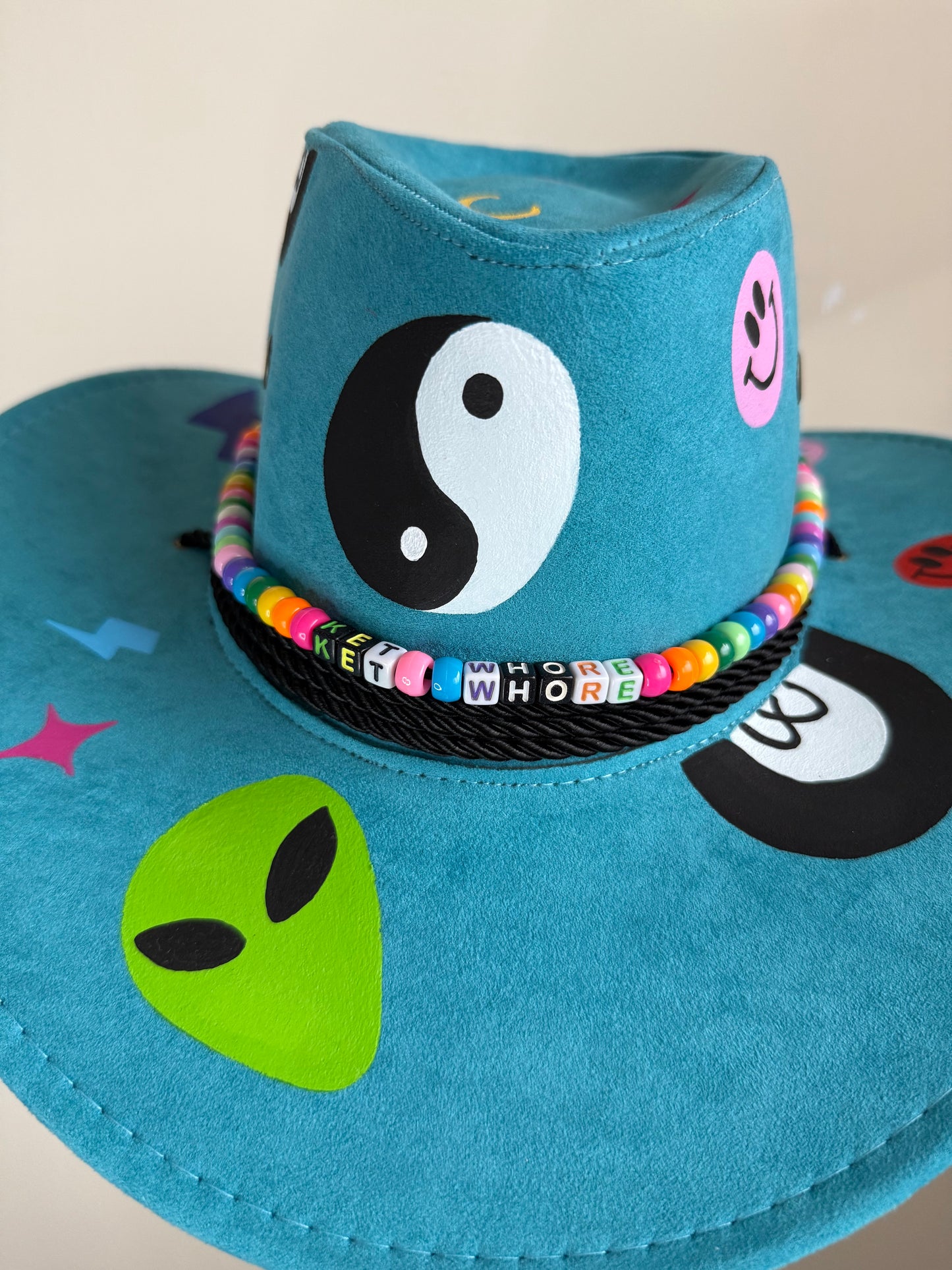 aaaK3T WH0R3’ Festival Hat