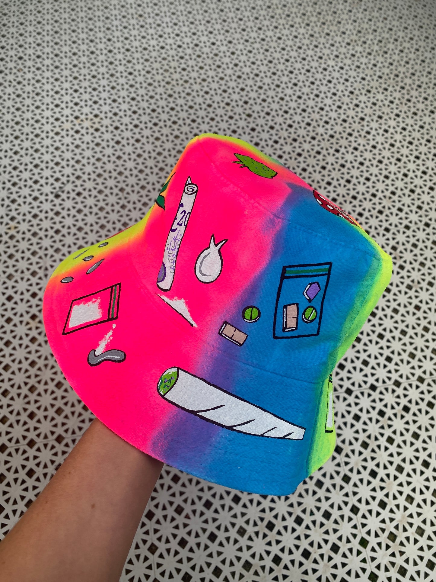 ‘zSLAVE TO THE RAVE’ bucket hat