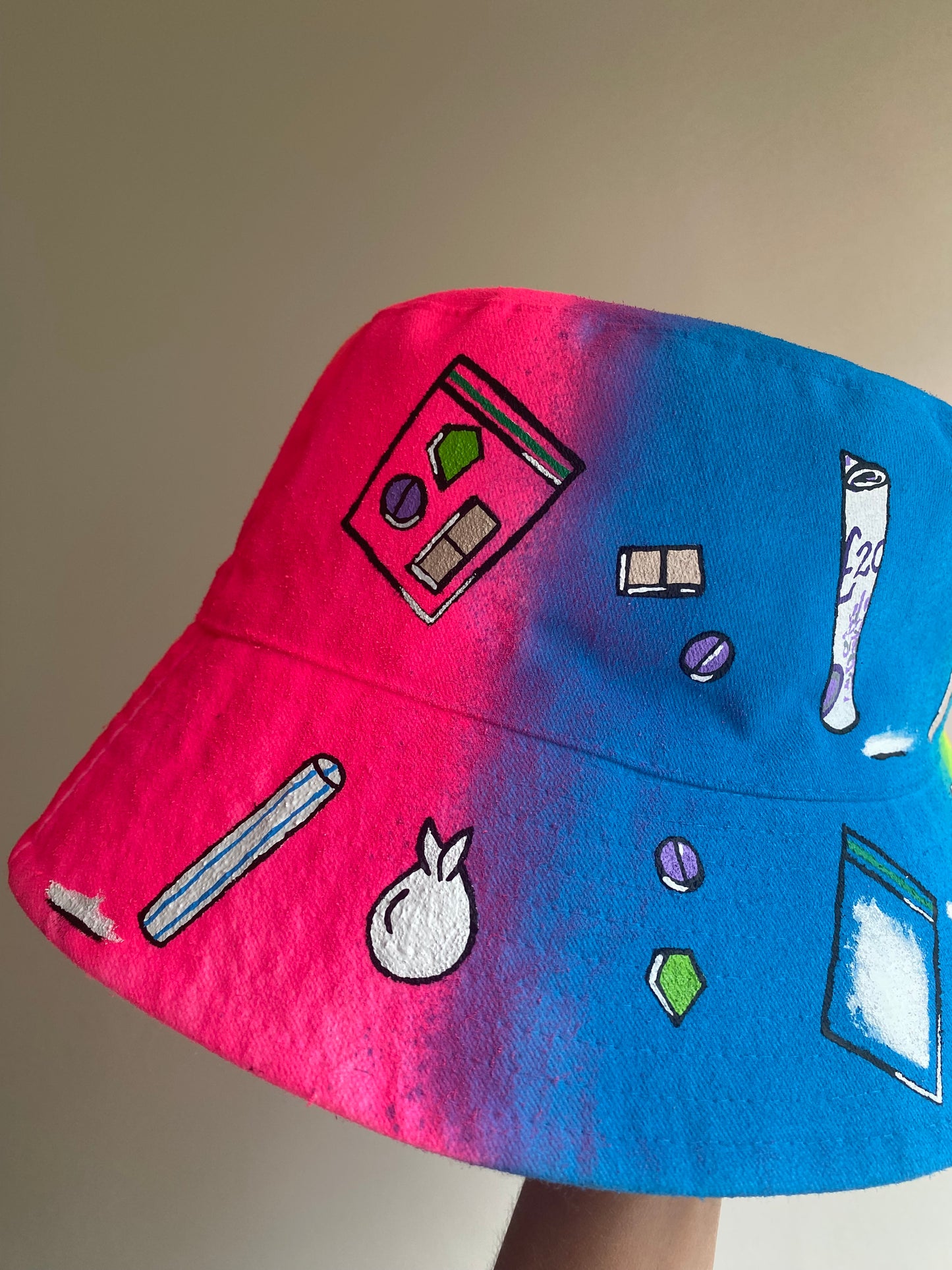 ‘zCWH0RE’ bucket hat