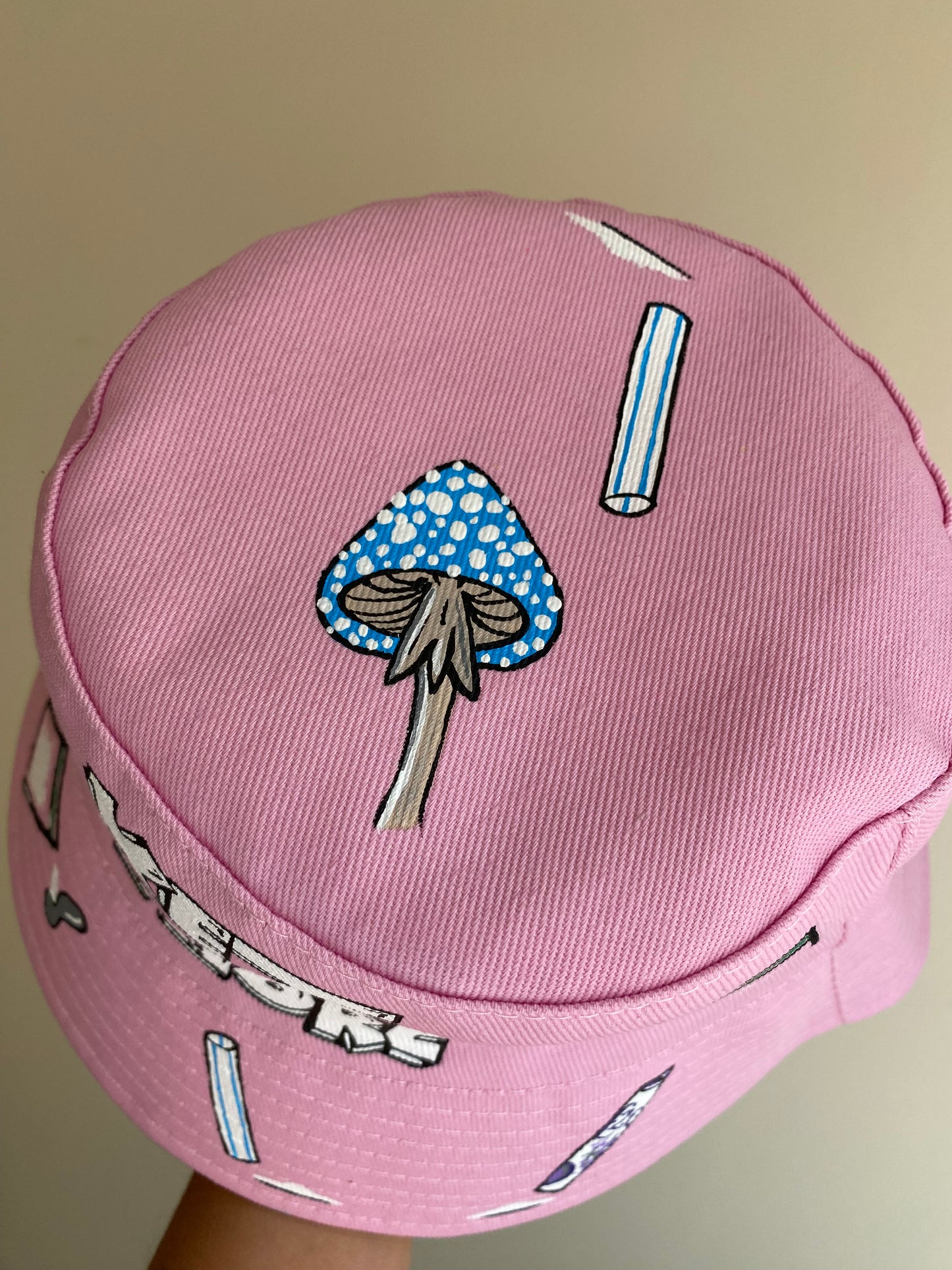 zKWH0RE’ bucket hat