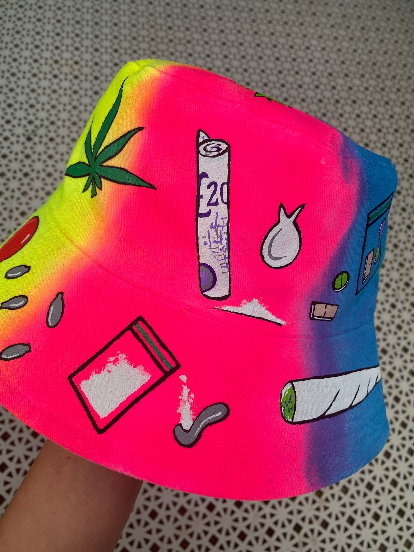 ‘zSLAVE TO THE RAVE’ bucket hat