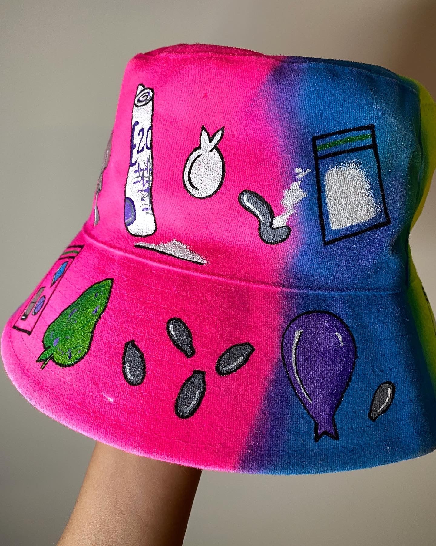 ‘zKETAM1NE’ bucket hat