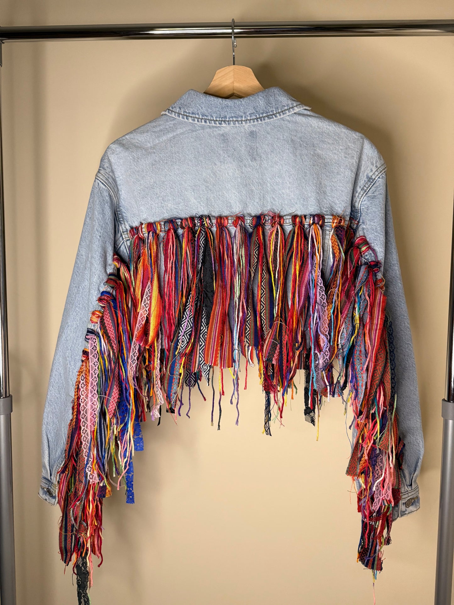 aaaTASSELBoho’ cropped denim jacket
