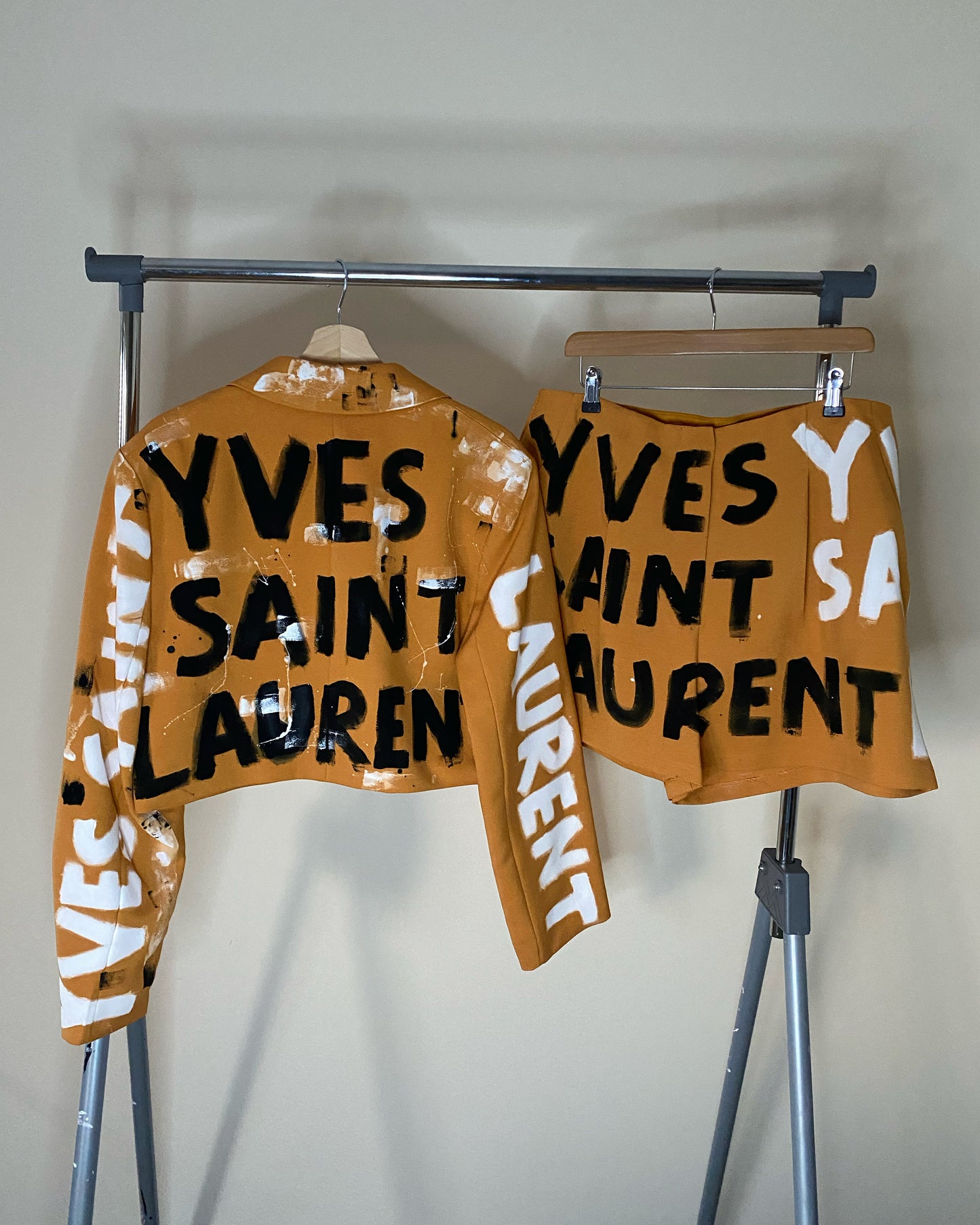 aaYSL’ shorts and blazer set.