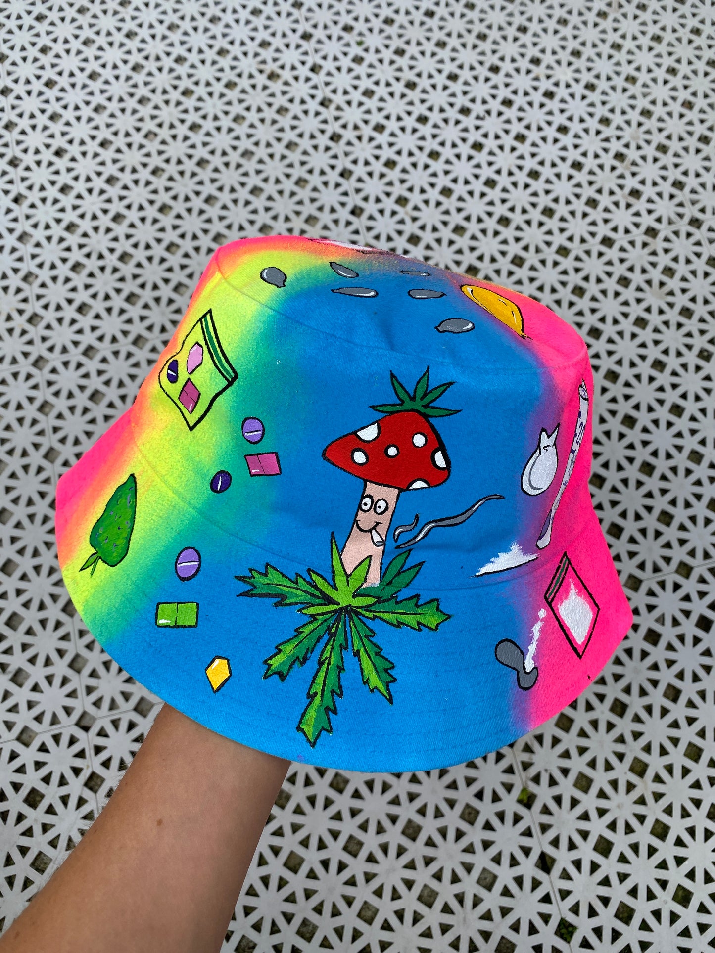 ‘zKETAM1NE’ bucket hat