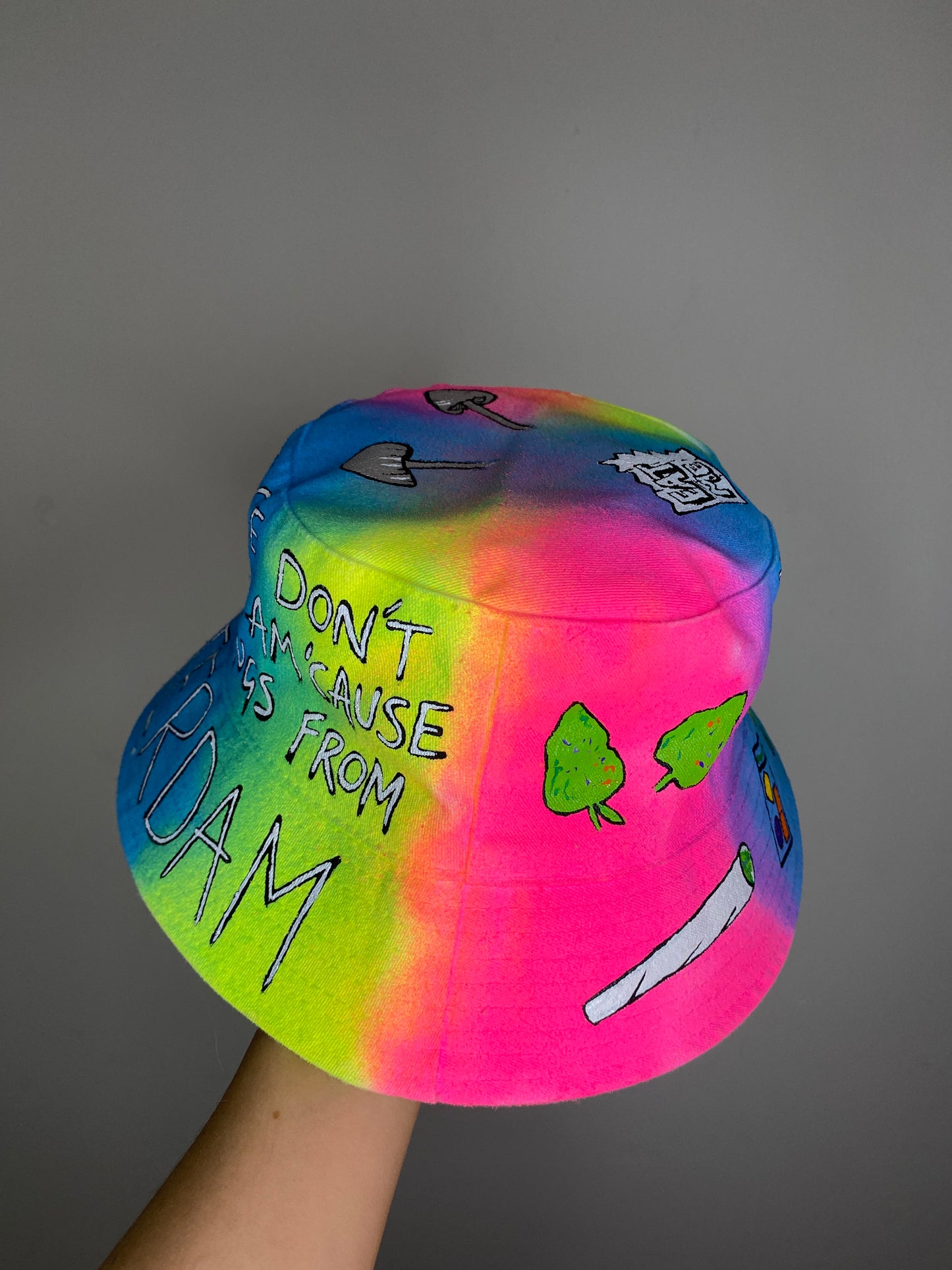 ‘zOFF MY FACE’ bucket hat