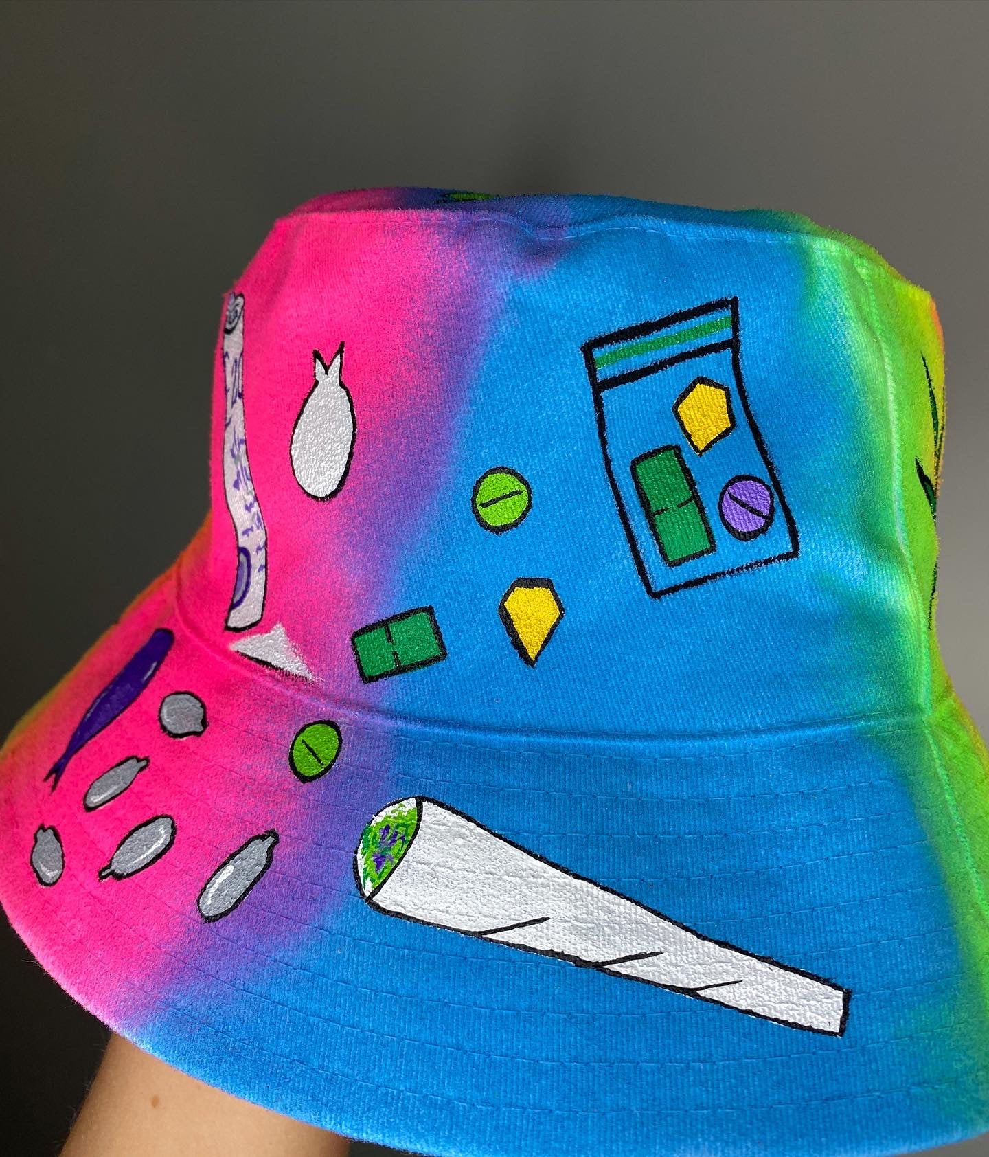 ‘zDONT FORGET TO GO HOME’ bucket hat