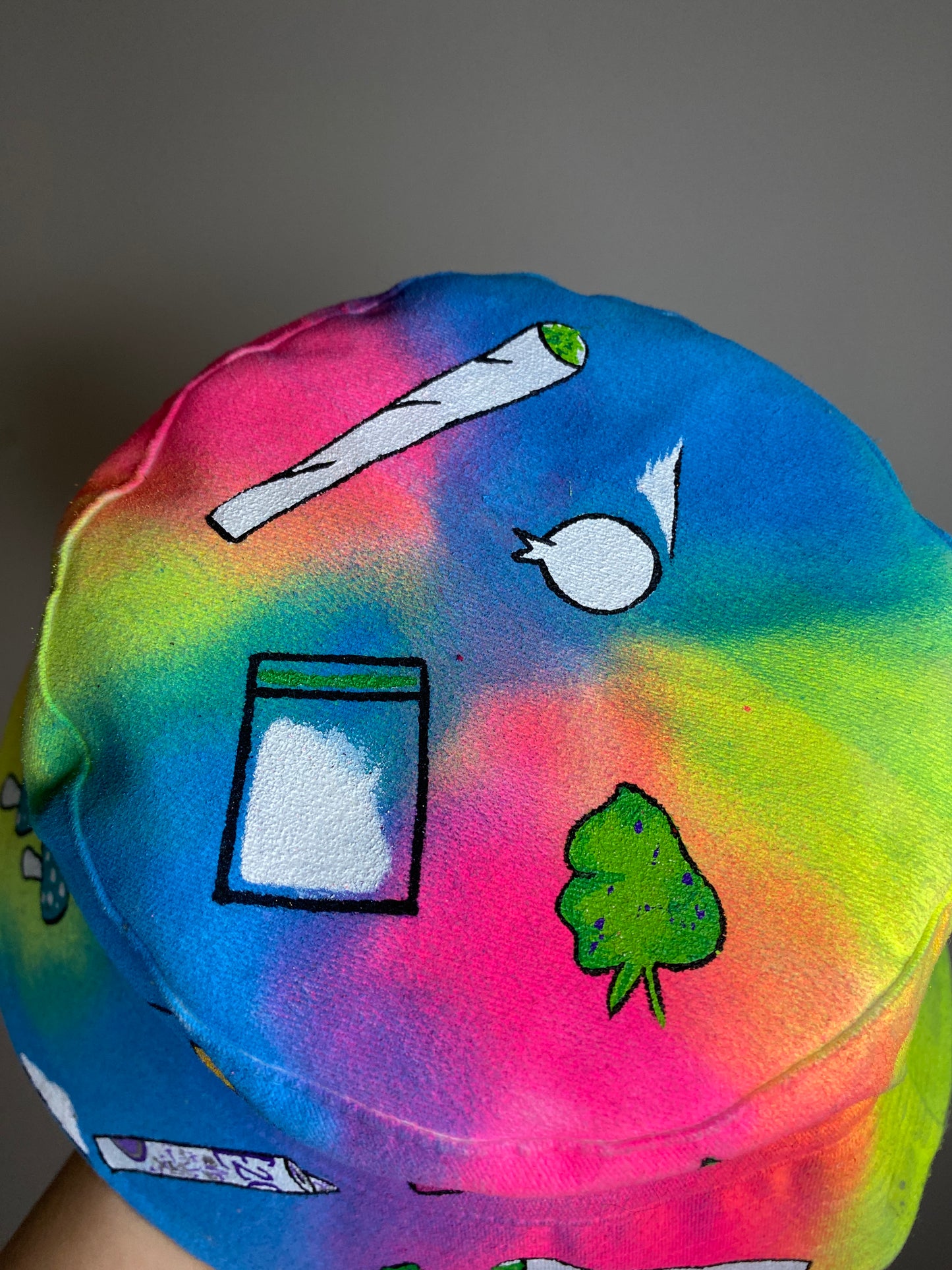 ‘zNEVER STOP THE F*CKIN RAVE’ bucket hat