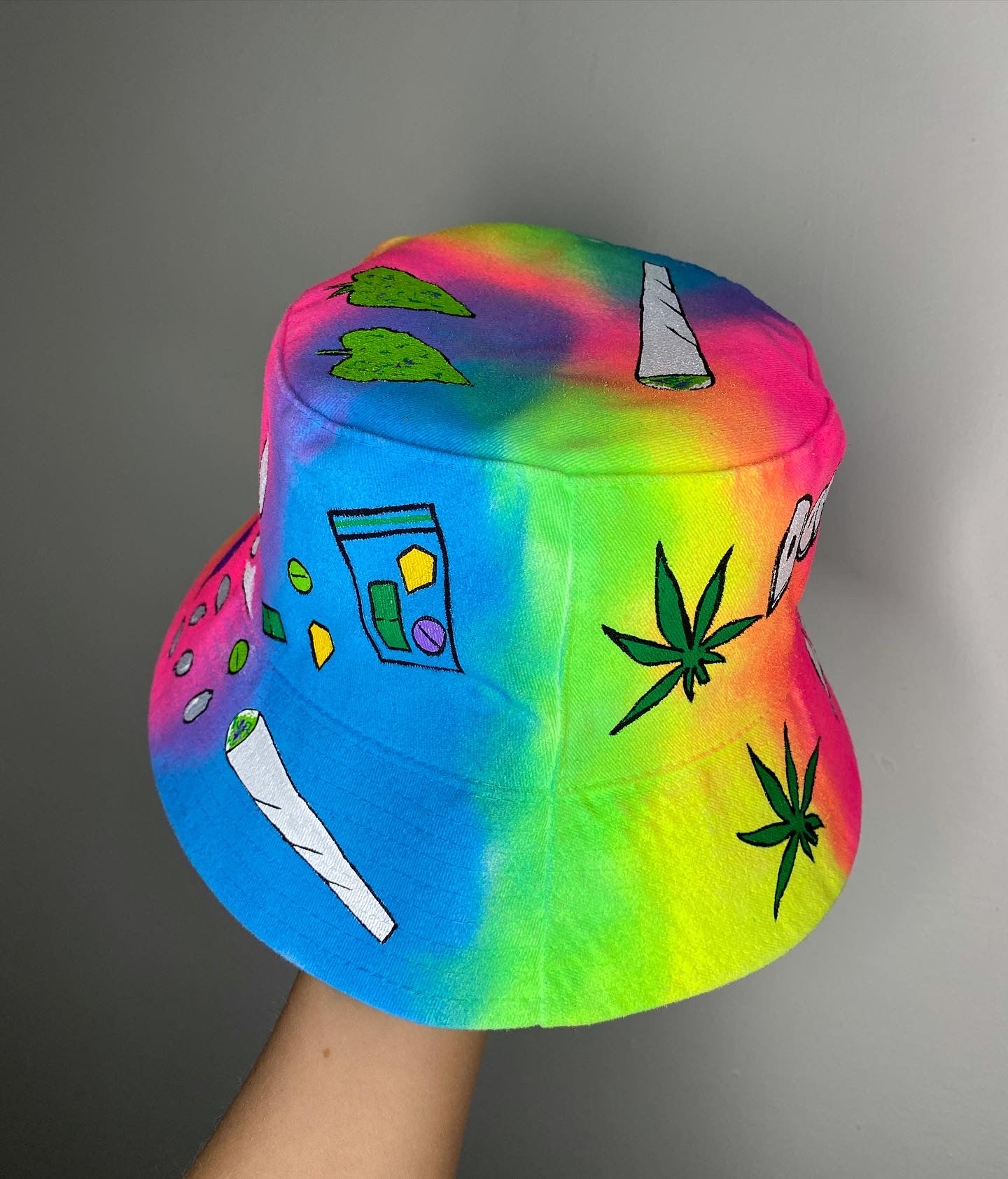 ‘zDONT FORGET TO GO HOME’ bucket hat