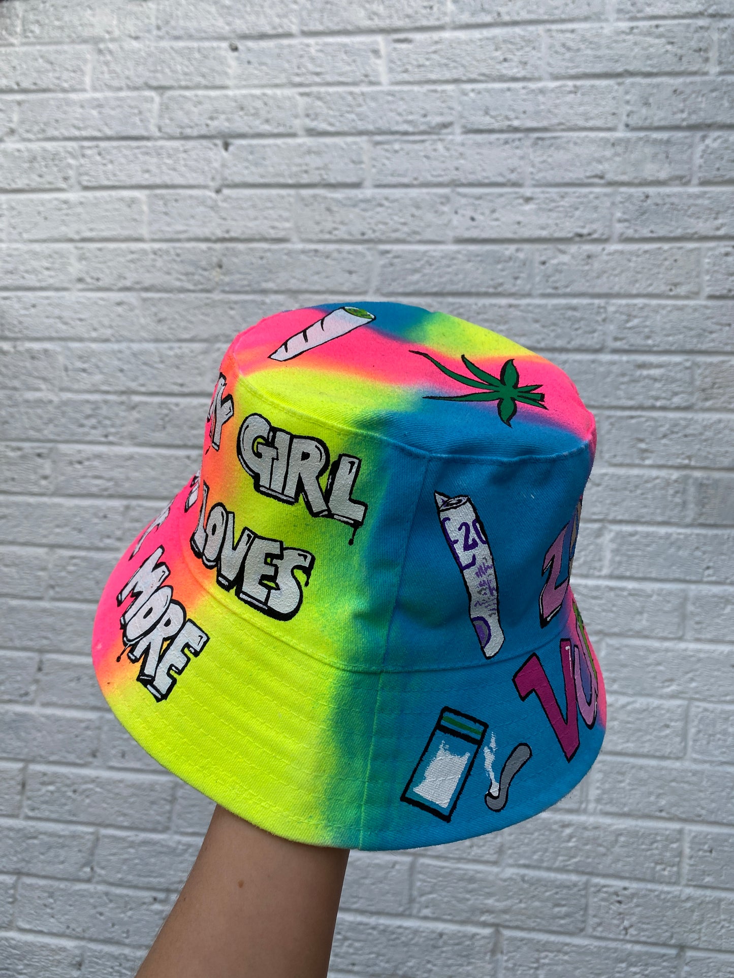 z’LOUISXC0KEWH*RE’ bucket hat