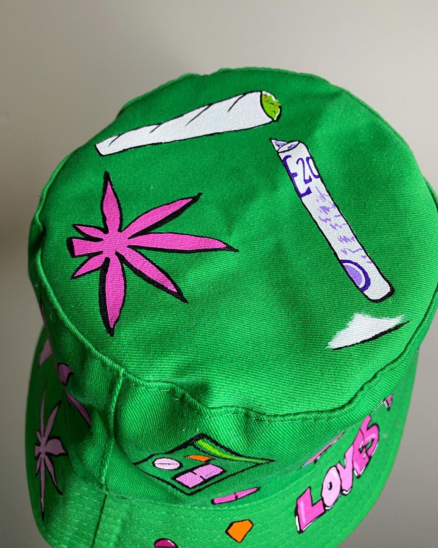 ‘zSHE LOVES MAGIC MORE’ bucket hat
