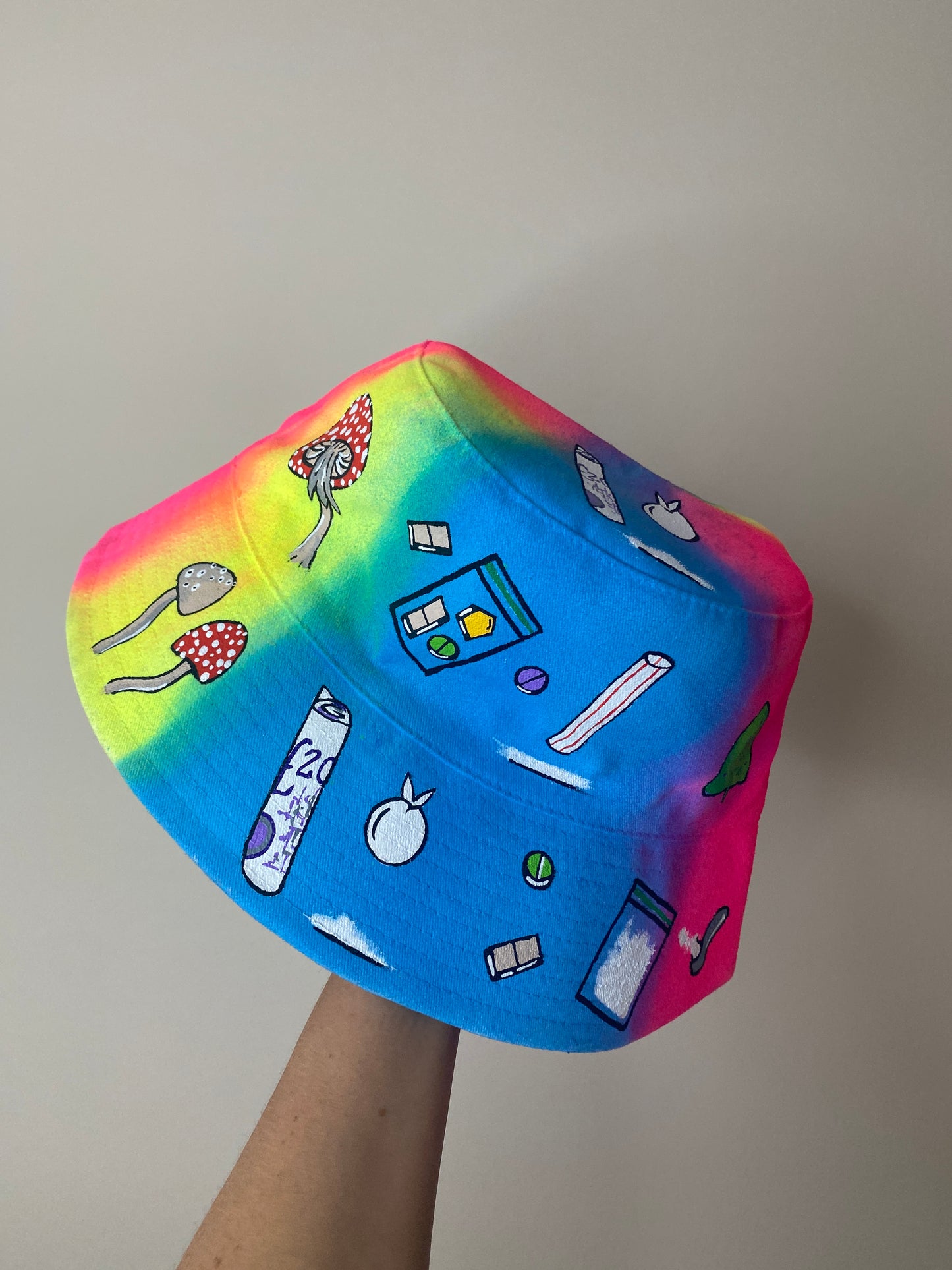 ‘zCWH0RE’ bucket hat