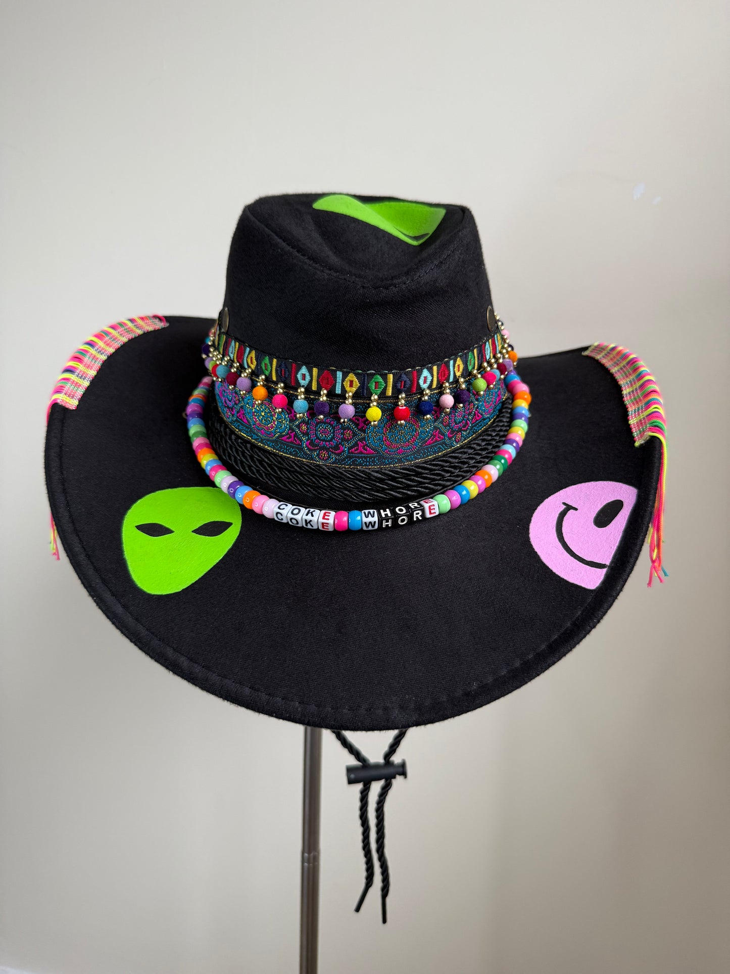 aC0KE WH0R3’ Festival Hat