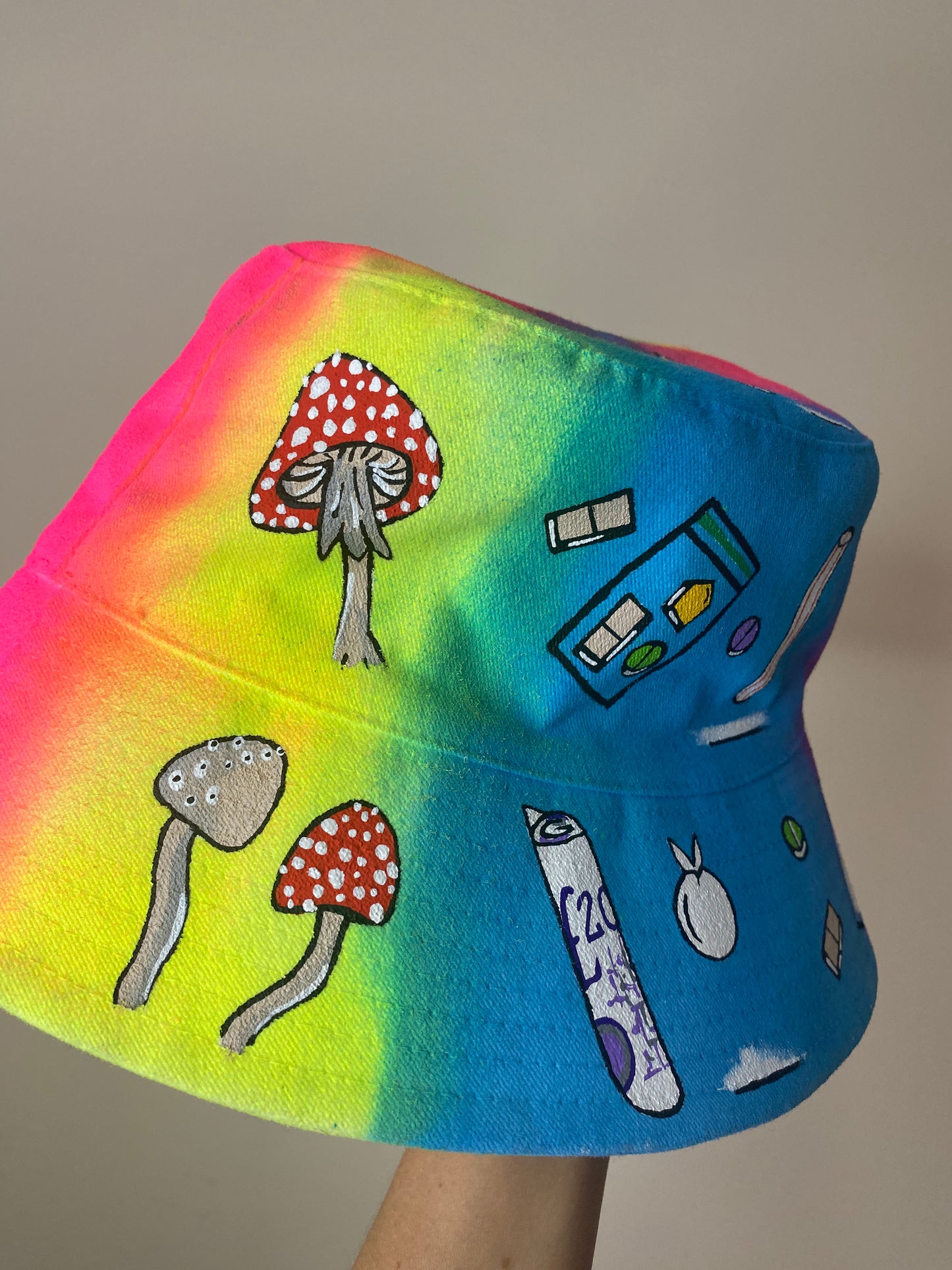 ‘zCWH0RE’ bucket hat