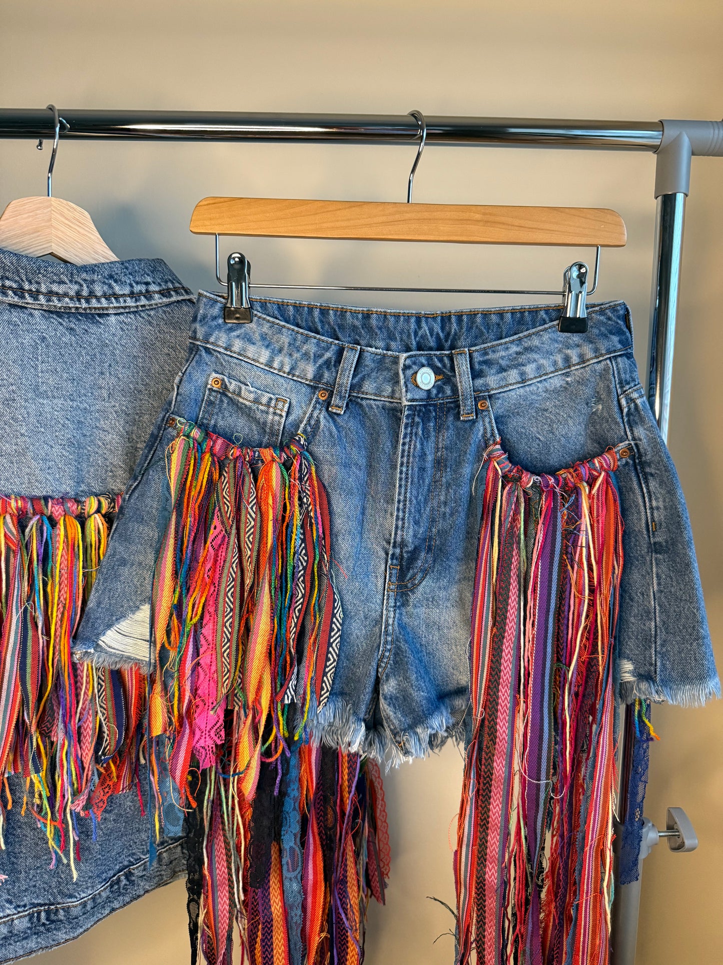 aaaTASSELBoho’ denim shorts