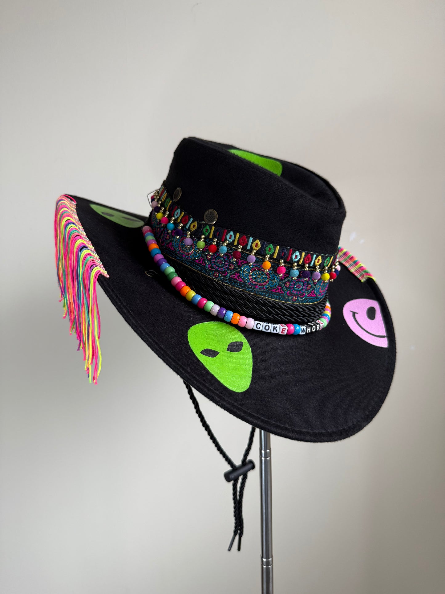 aC0KE WH0R3’ Festival Hat